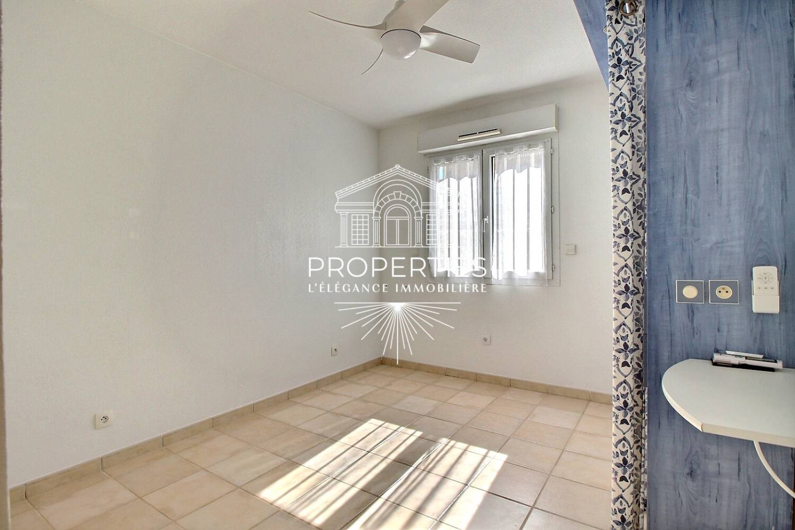 À vendre superbe rez-de-jardin dans résidence sécurisée à Bormes-les-Mimosas