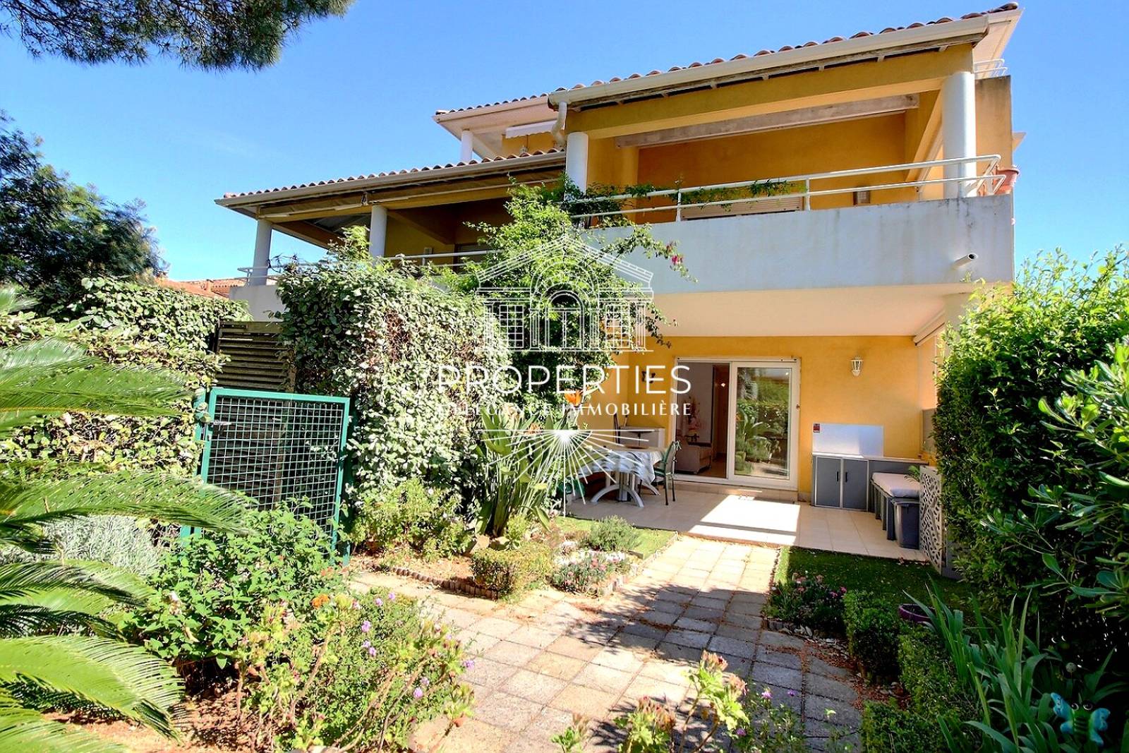 À vendre appartement proche mer dans résidence fermée à Bormes-les-Mimosas