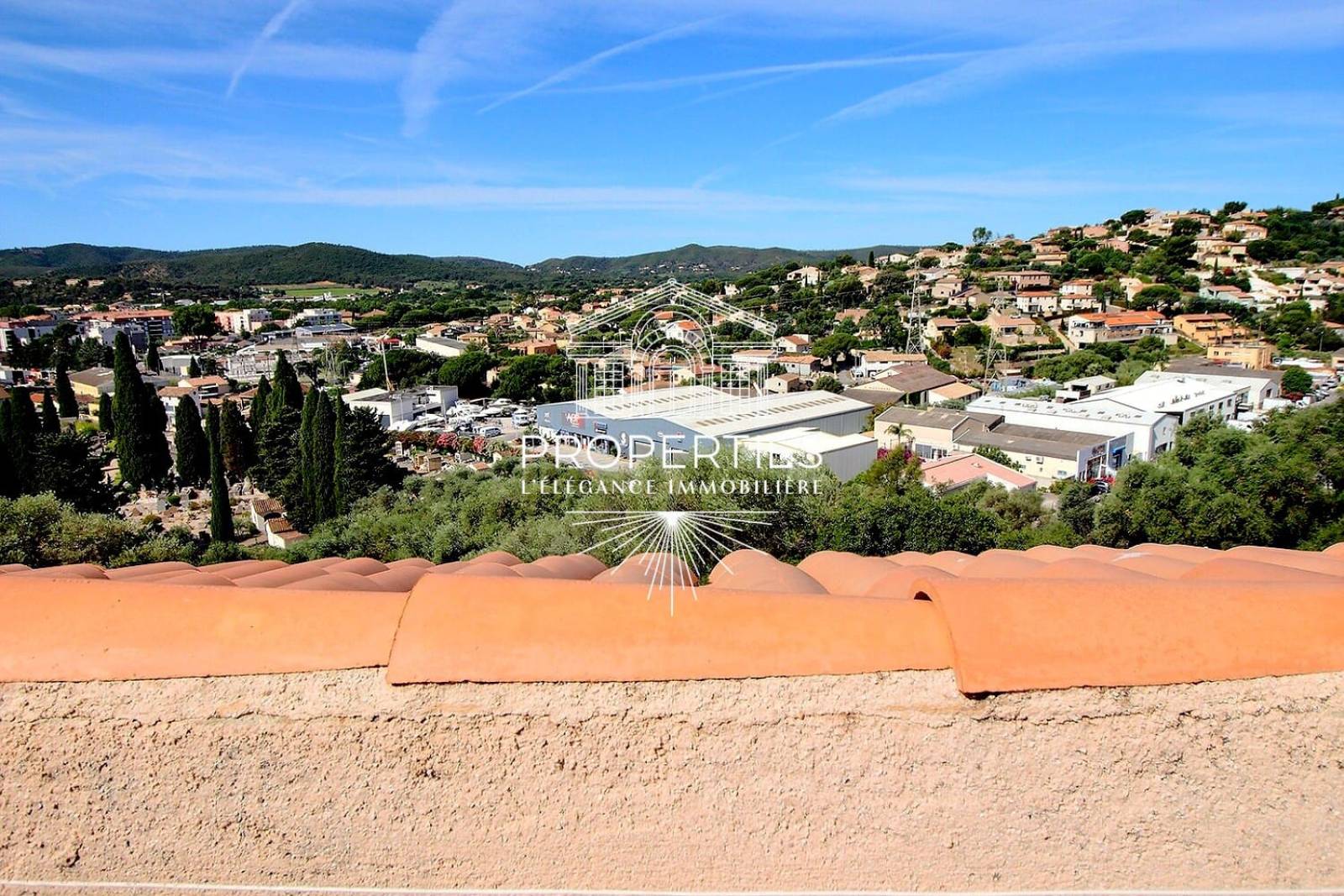 Rare au Lavandou : maison de 204 m² offrant un fort potentiel dans un environnement paisible