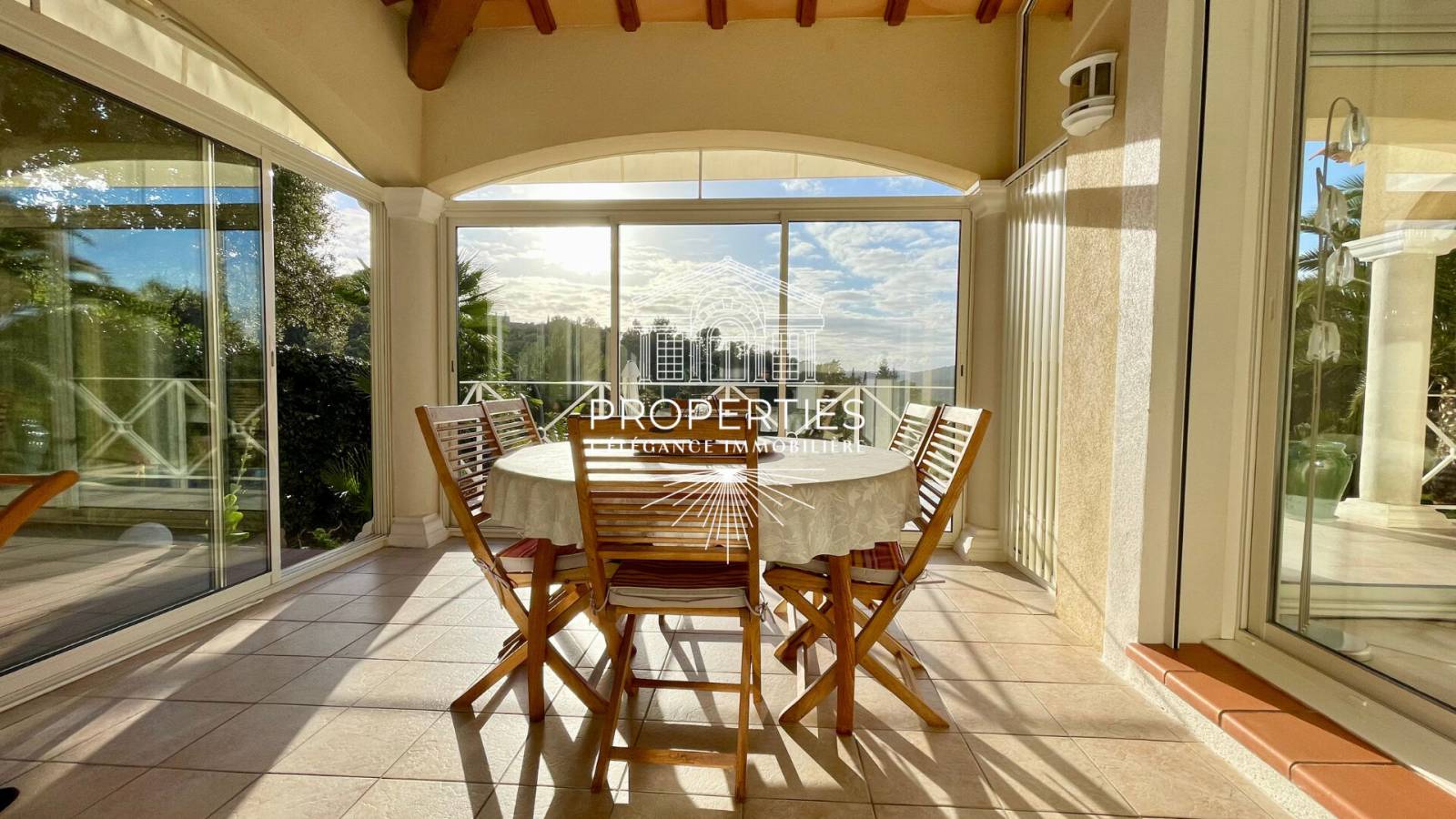 Maison avec piscine et cuisine d'été au sein du prestigieux domaine de Valcros