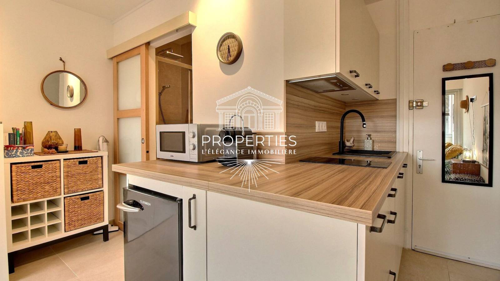 Le Lavandou hypercentre, appartement à vendre avec ascenseur, climatisation et accès direct aux plages