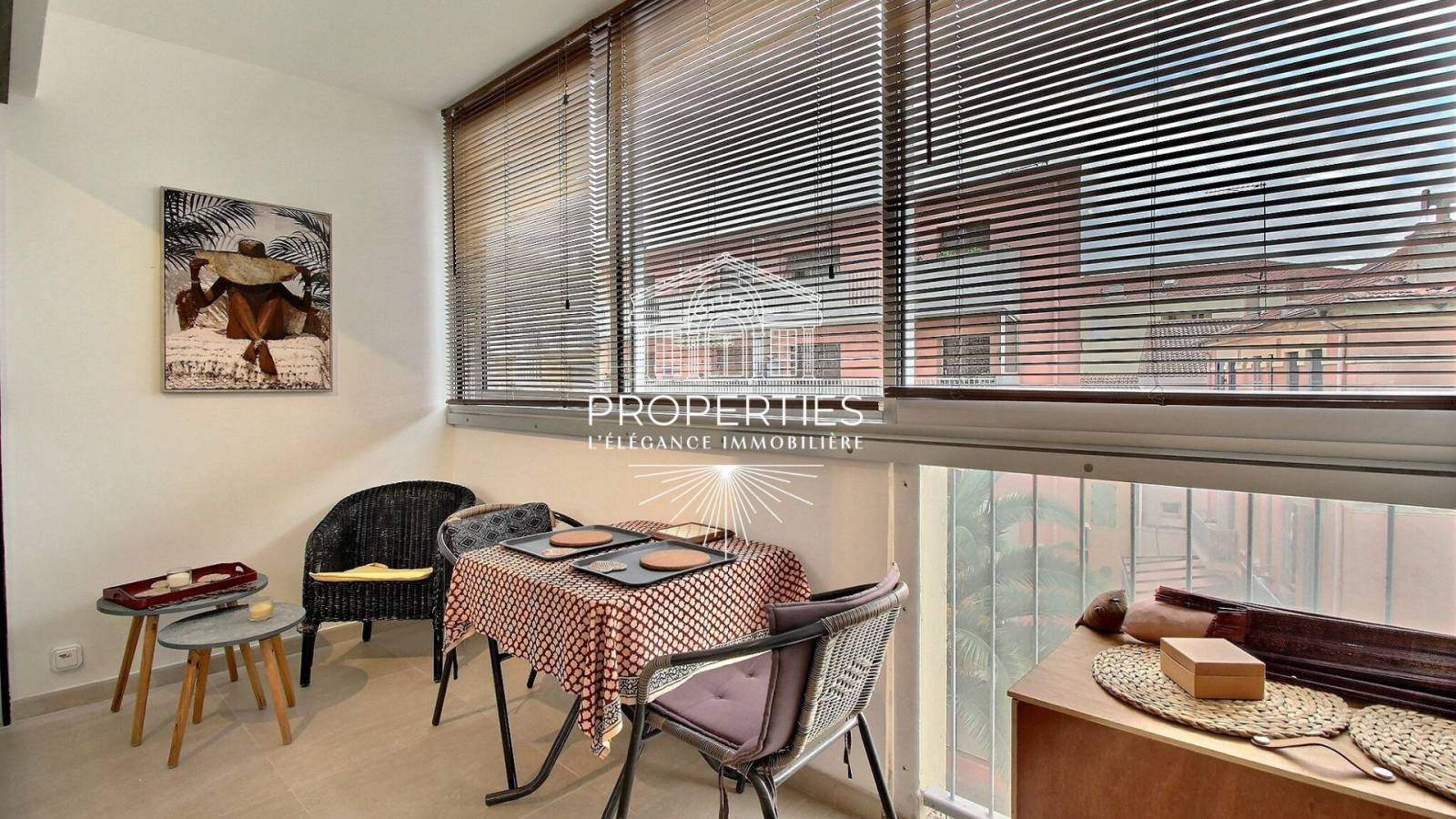 Studio à vendre au cœur du Lavandou, dans résidence avec gardien, proche commerces et plage à pied