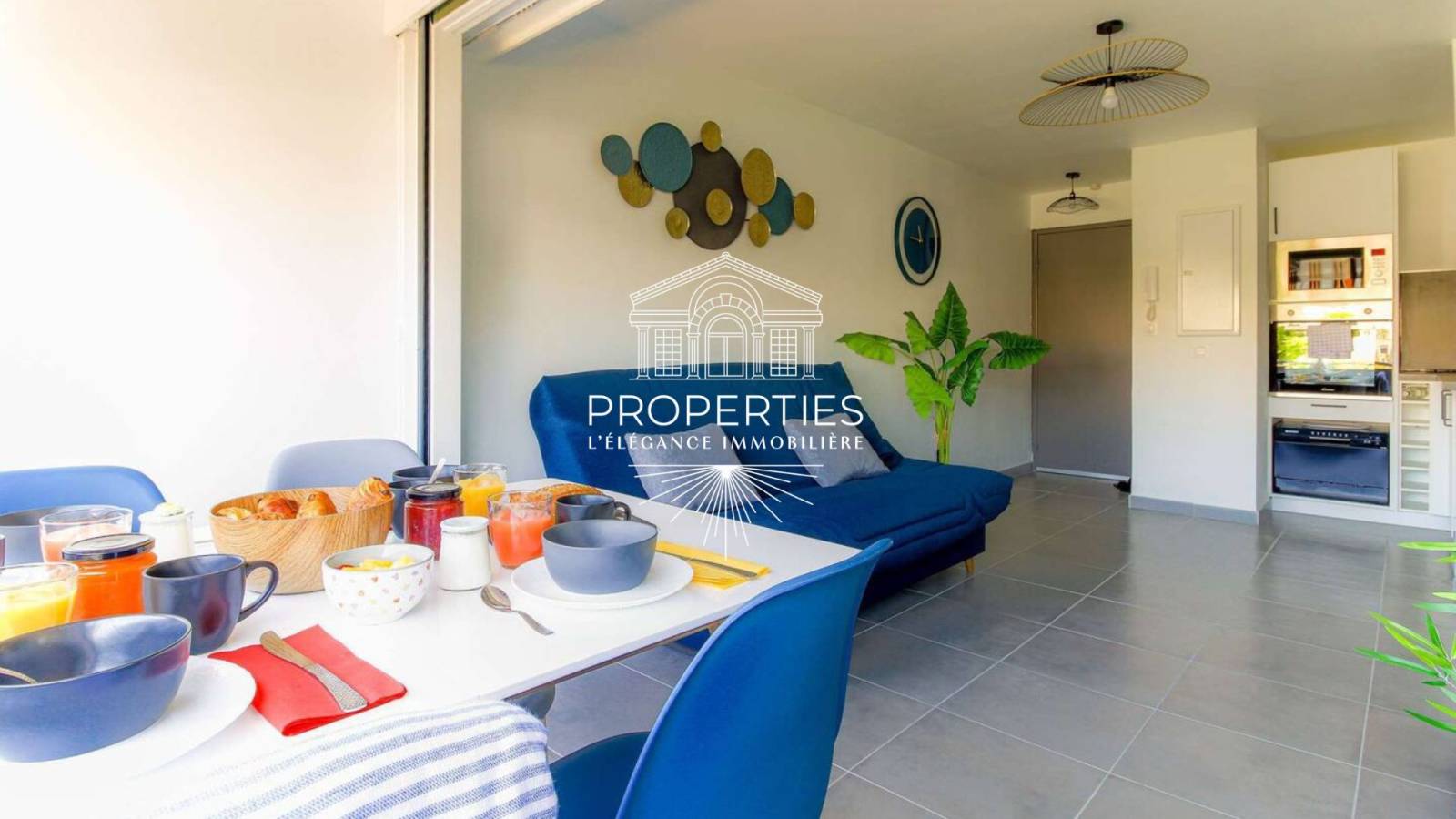 À vendre superbe T2 rénové avec loggia et parking au Lavandou