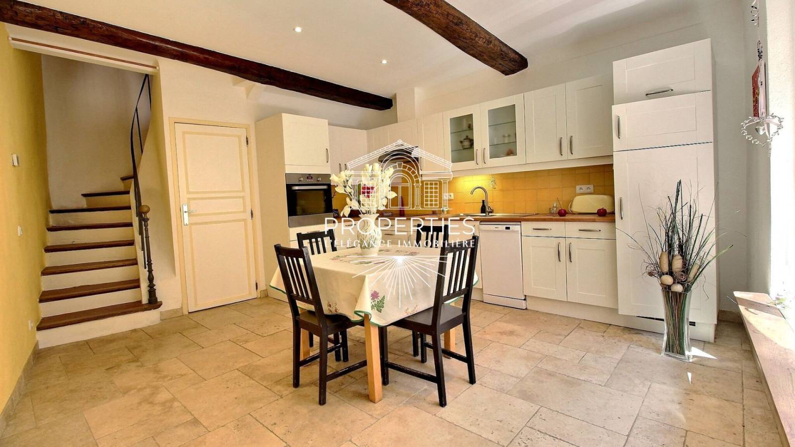 A vendfre maison entièrement rénovée au village de Bormes-les-Mimosas 