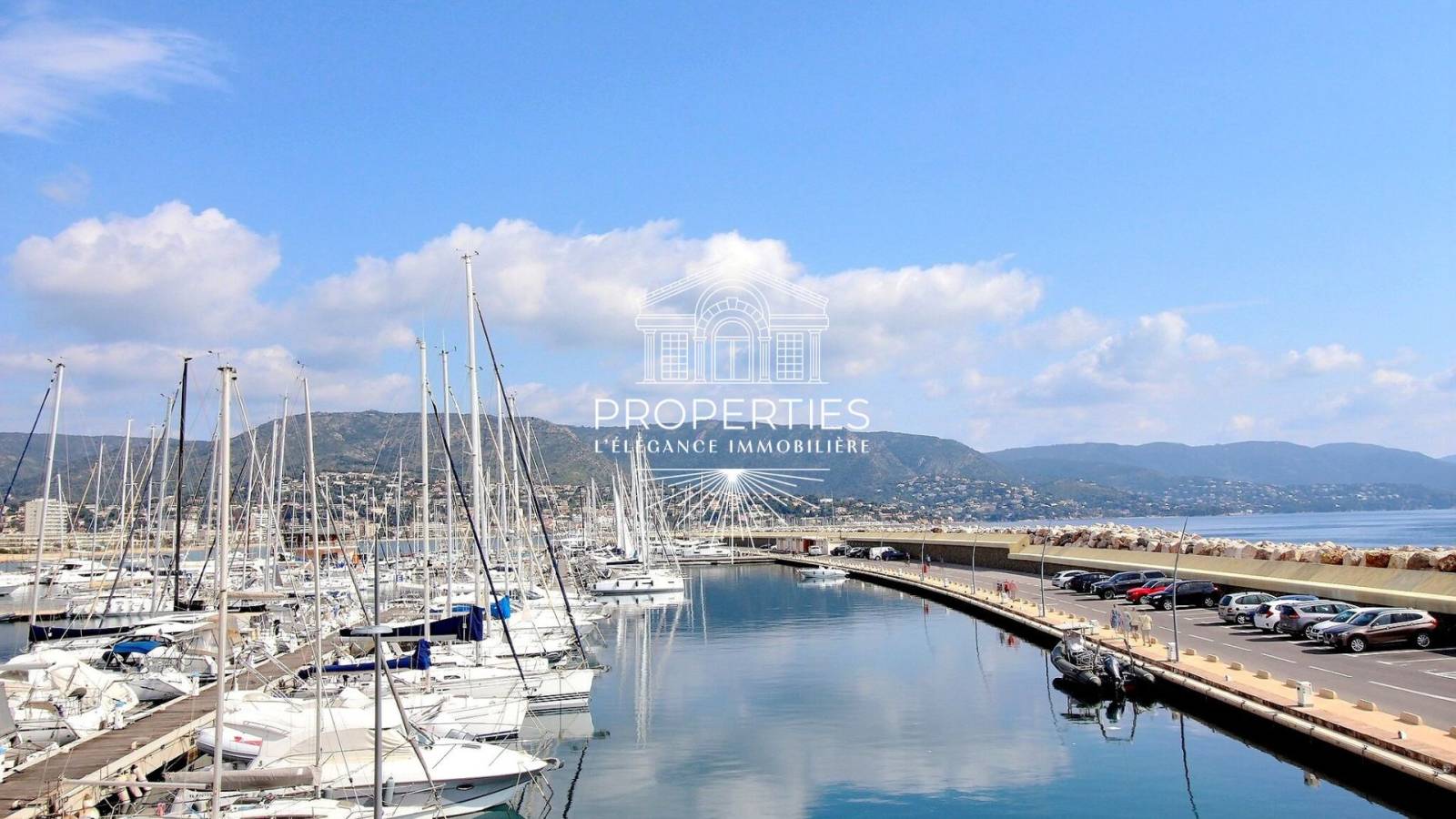 Rare appartement T4 traversant avec terrasses vue mer, piscine, garage et cave, au port de la Favière- Bormes les Mimosas
