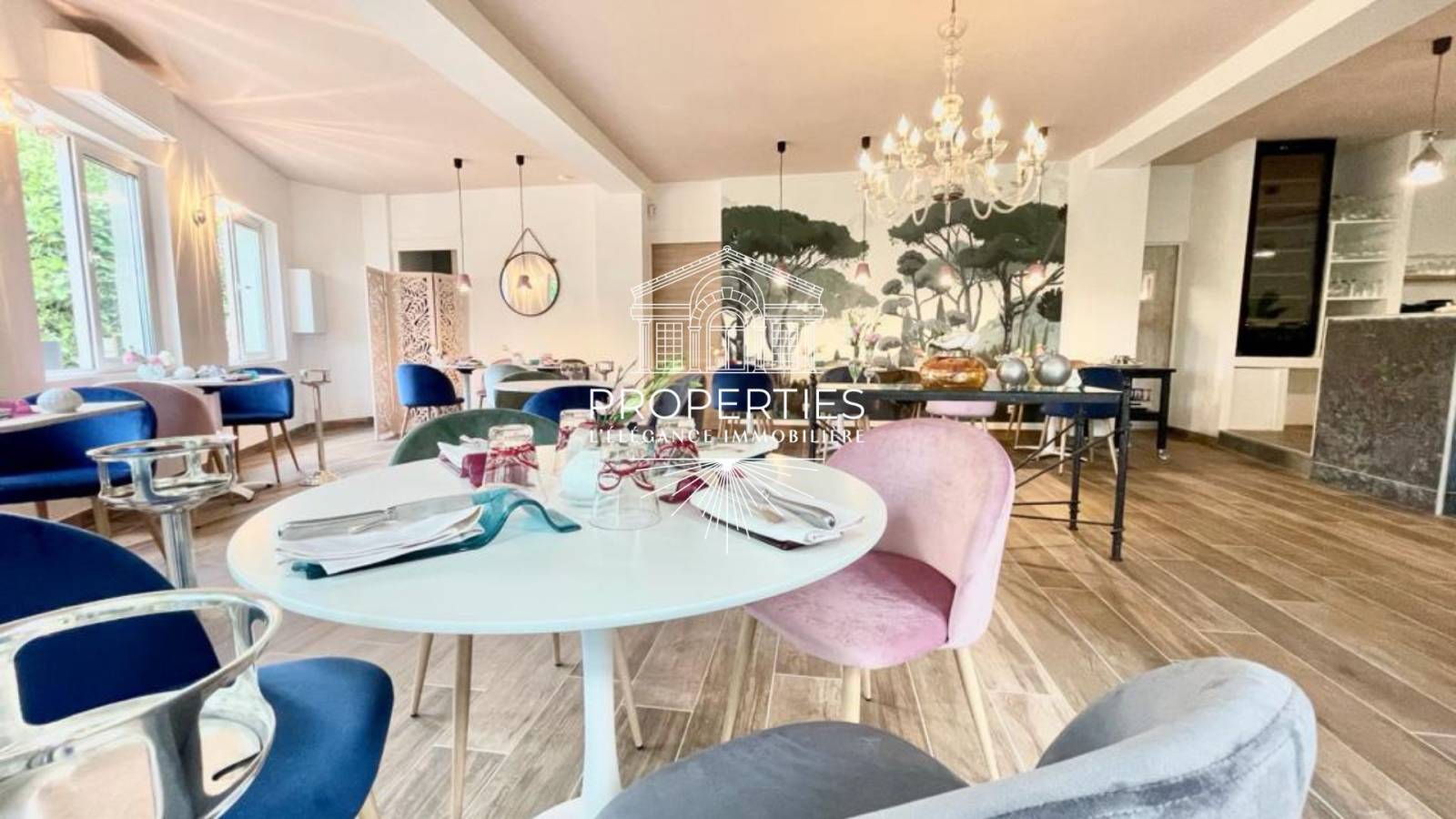 À céder au Lavandou, fonds de commerce de restauration en parfait état avec clientèle locale et estivale fidèle.