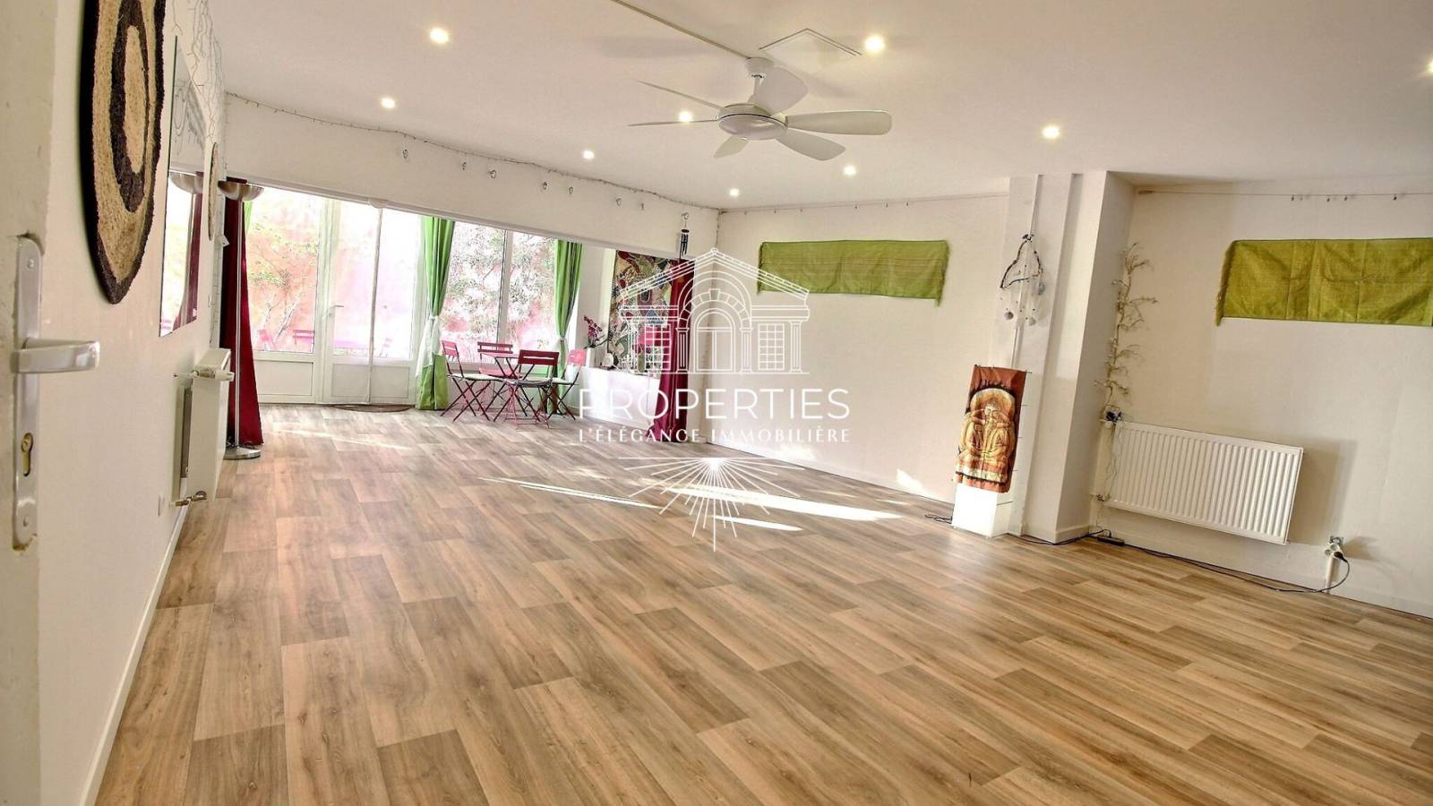 À vendre – Superbe villa 7 pièces à Valcros, vue mer panoramique, piscine et terrain paysager de 1 800 m²