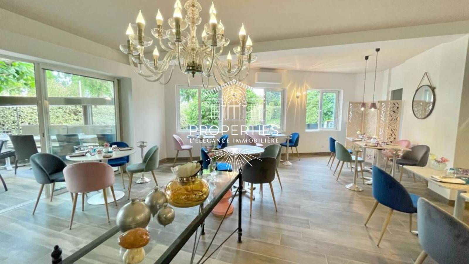 À vendre fonds de commerce, restaurant rénové avec 65 couverts et fort potentiel dans le quartier recherché de Saint-Clair.