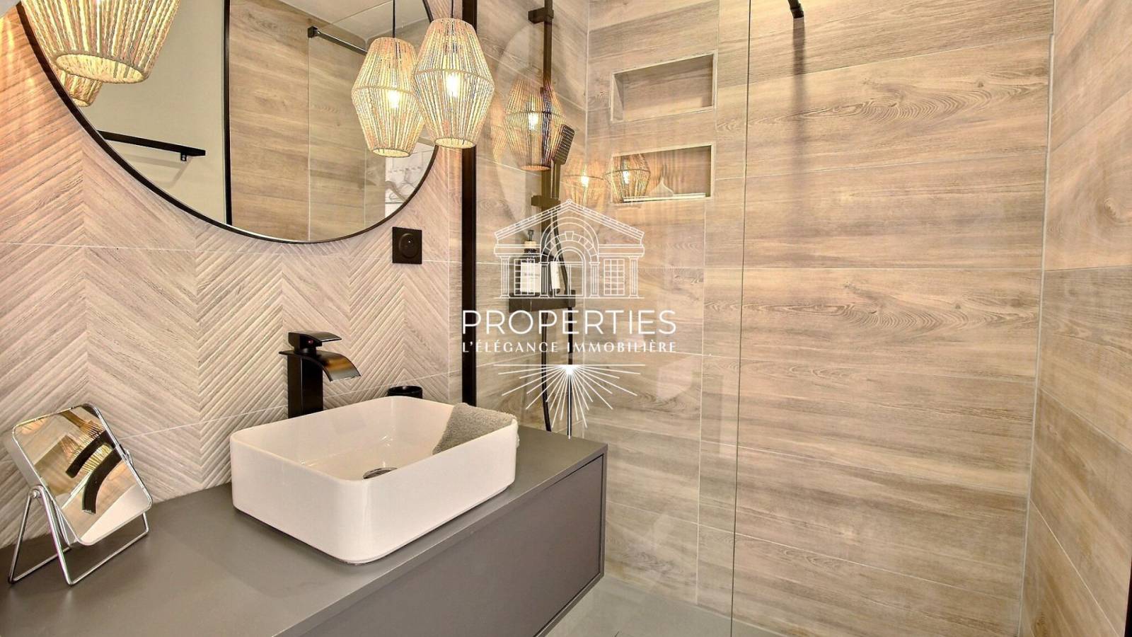 En vente à sollies-ville habitation, activité professionnelle, stockage ou investissement locatif.