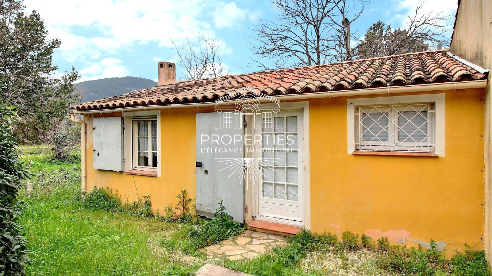 En vente de deux grandes maisons sur Sollies-ville 