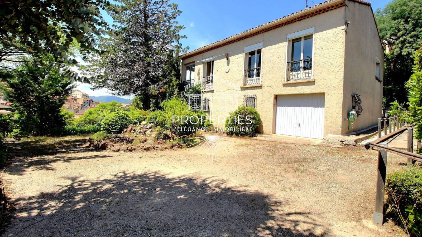 À Pierrefeu-du-Var,  à vendre maison de 3 pièces avec dépendance, vue dégagée, terrain au calme, proche commodités, fort potentiel
