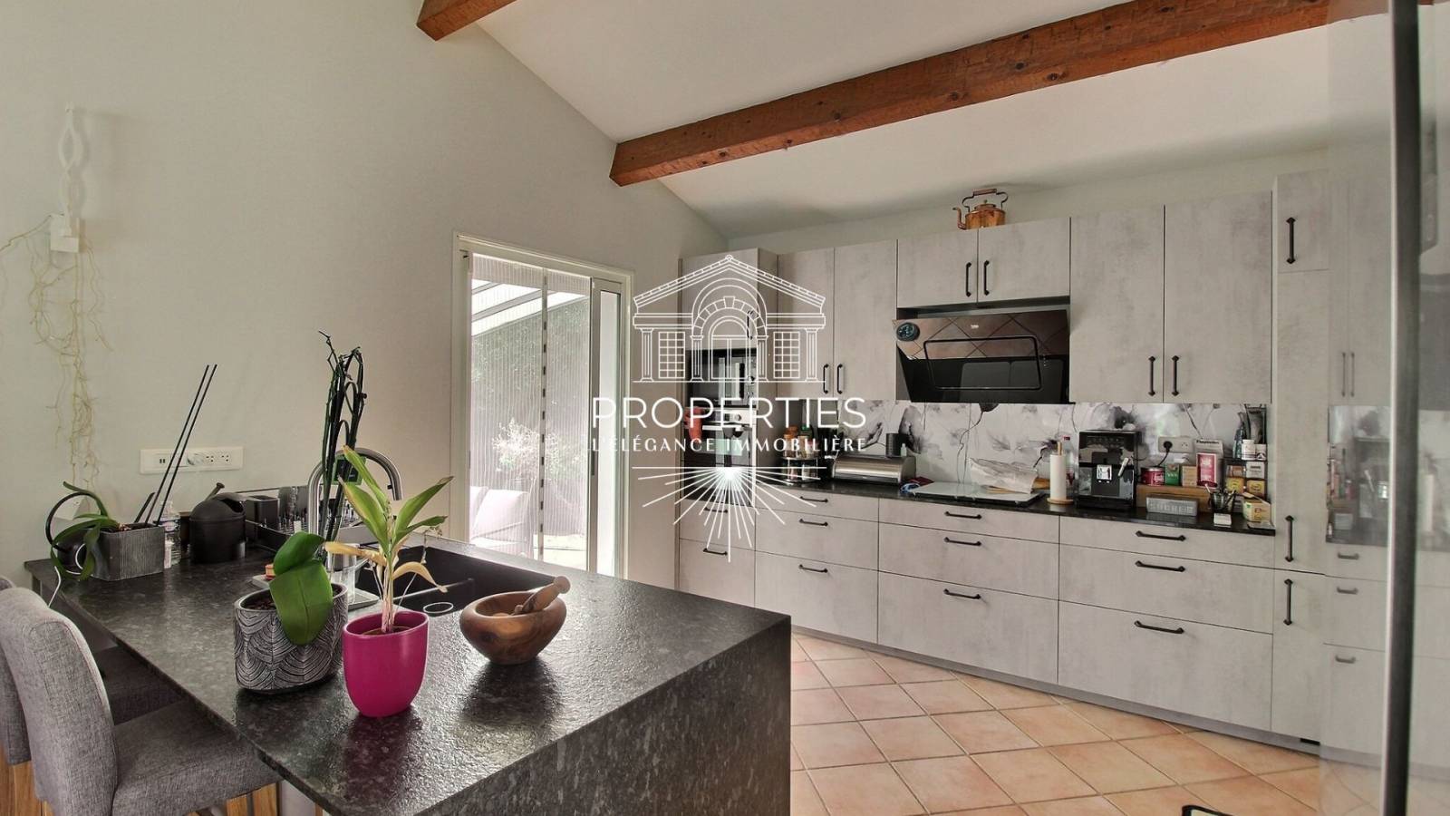 Villa à vendre à MARAVALS proche de la Crau de 6 pièces 