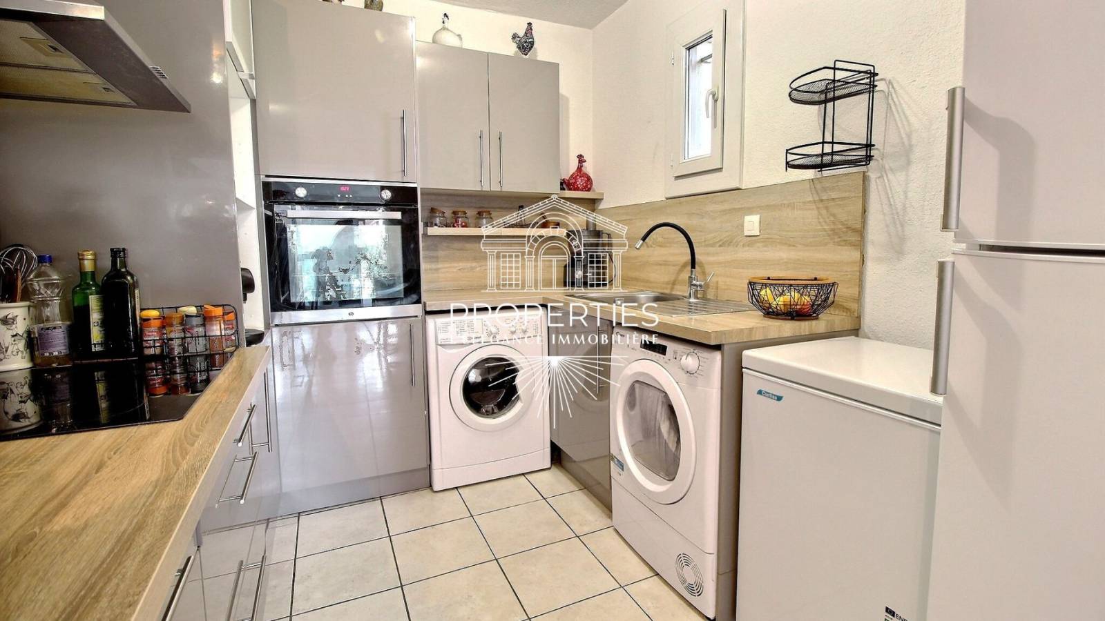 A vendre grand T2 avec piscine proche des commerces au pin de BORMES 