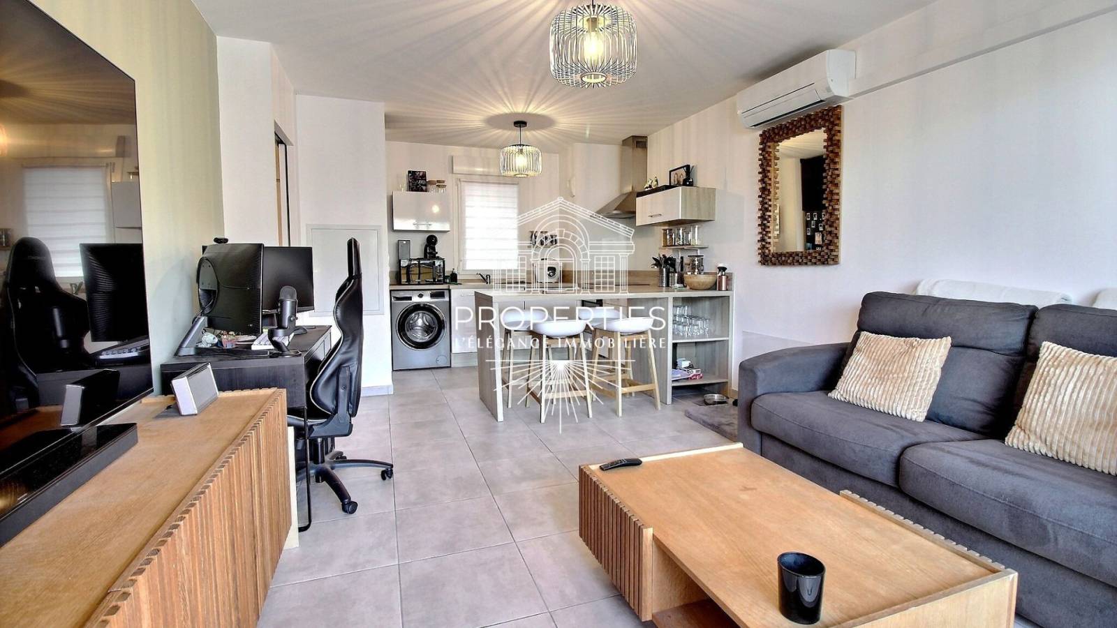 A vendre appartement T2 avec terrasse et parking au Lavandou