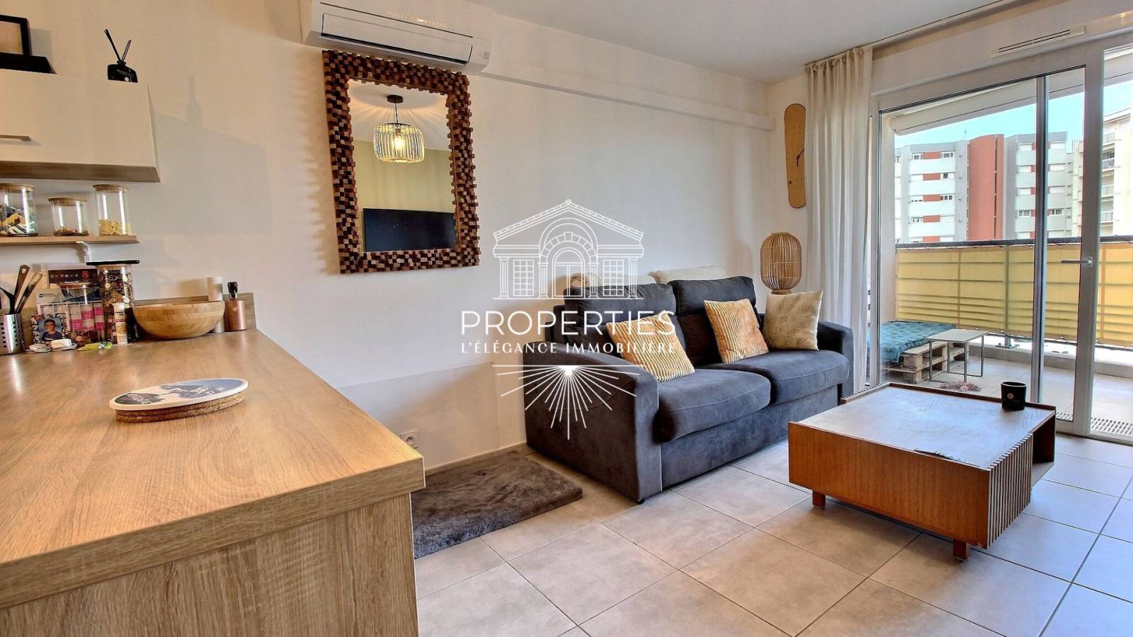 A vendre appartement proche des plages au Lavandou avec terrasse et ascenseur 