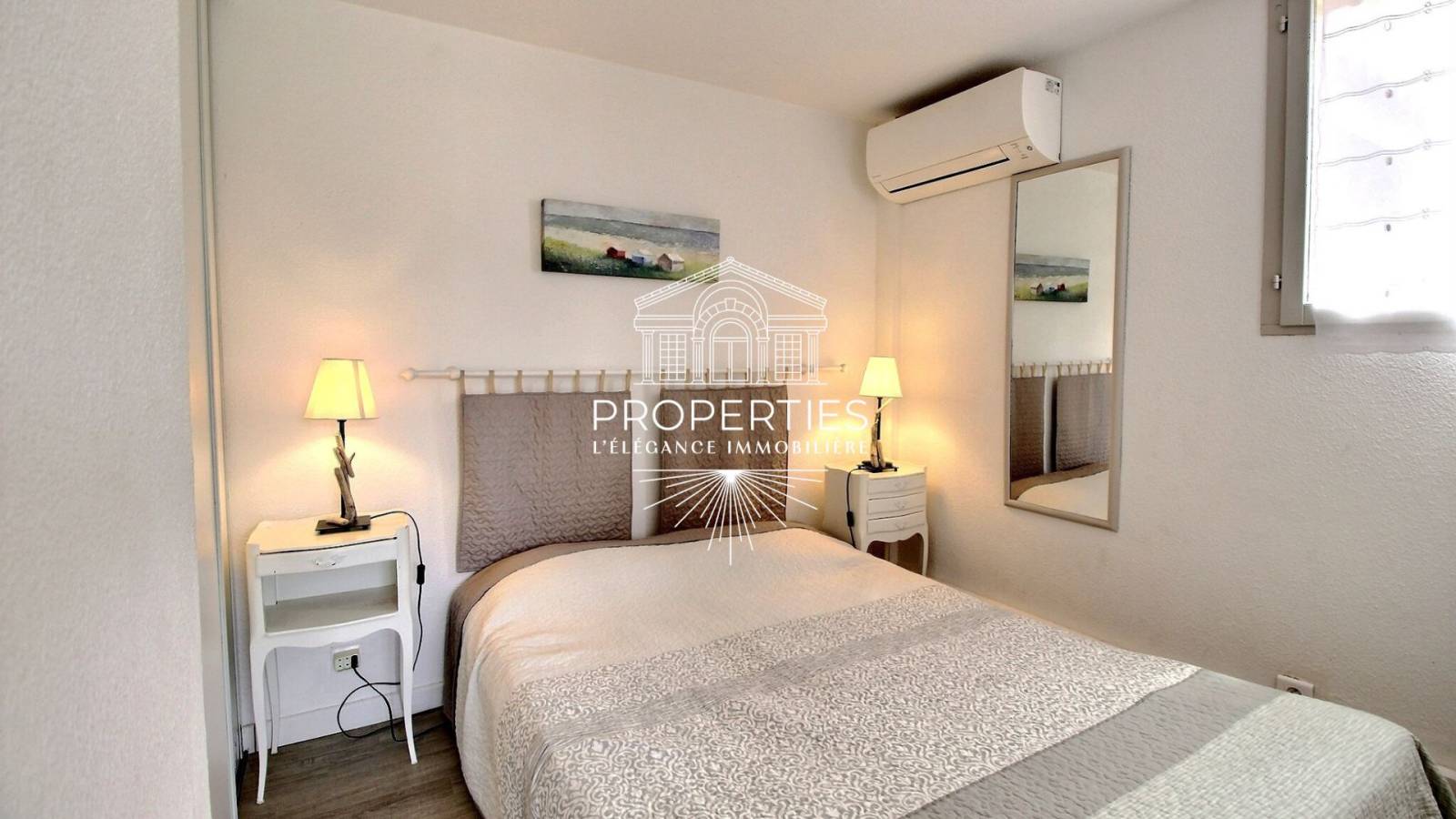 Mazet à vendre au Lavandou dans la résidence le tahiti parc avec jardinet et parking 