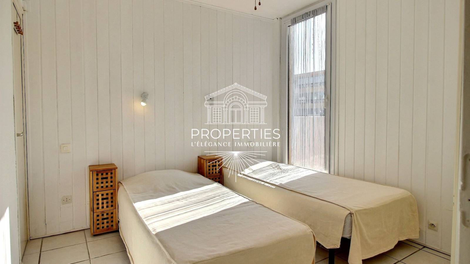 A Bormes-les -Mimosas vente appartement T3 au calme dans résidence sécurisée 