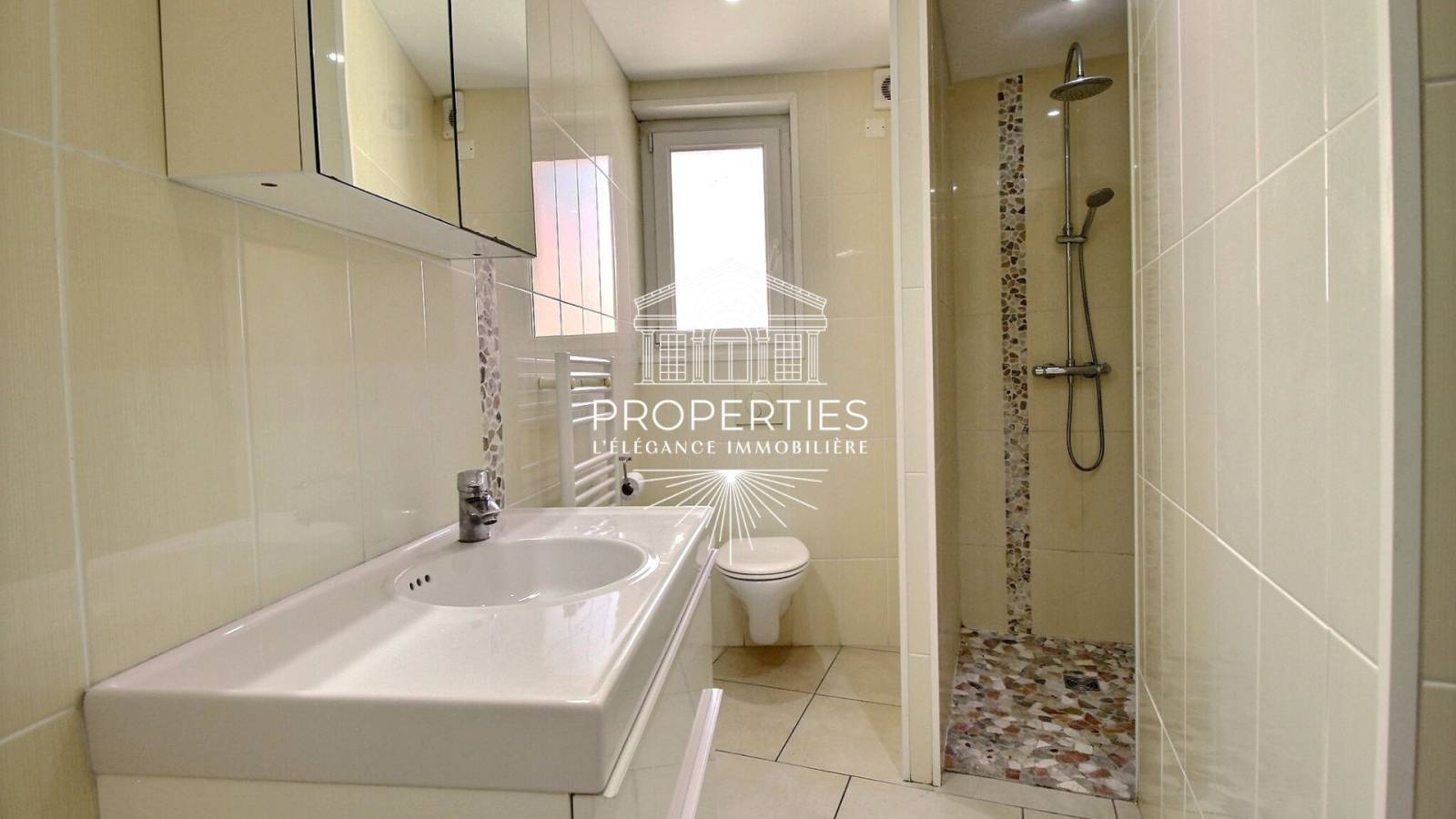 Appartement à vendre en vivre en plein cœur du Lavandou ou pour un investissement locatif, à l'année ou saisonnier au Lavandou