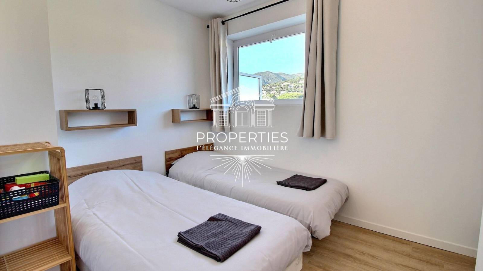 Appartement T3 avec balcon et terrasse , rénové à CAVALAIRE 