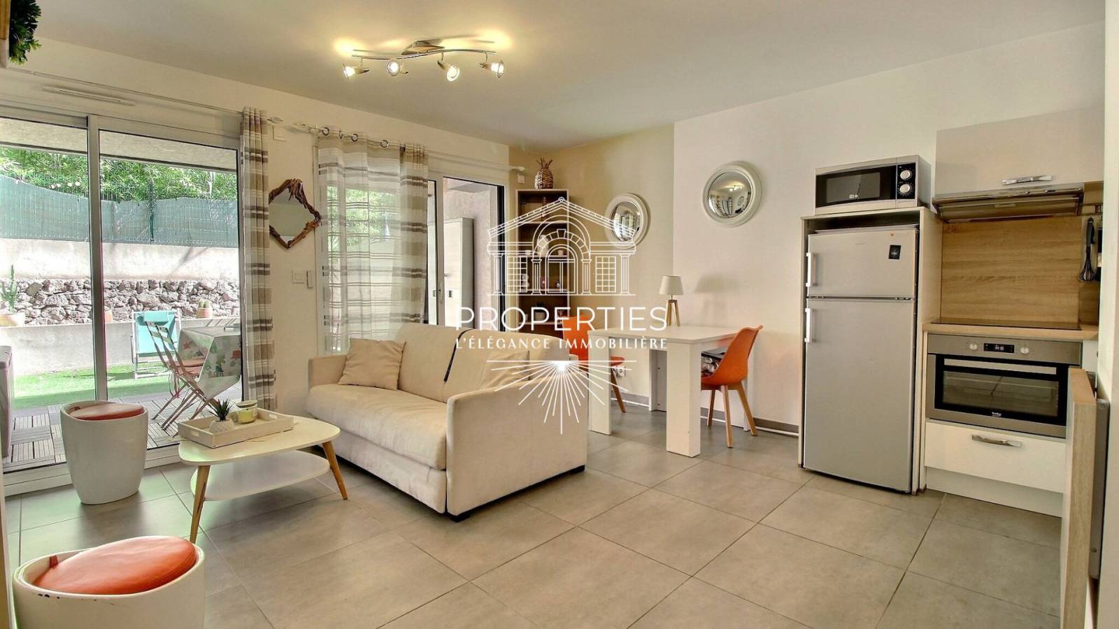  T1 à vendre en rez-de-jardin situé dans une résidence récente, fermée et sécurisée à Carqueiranne 