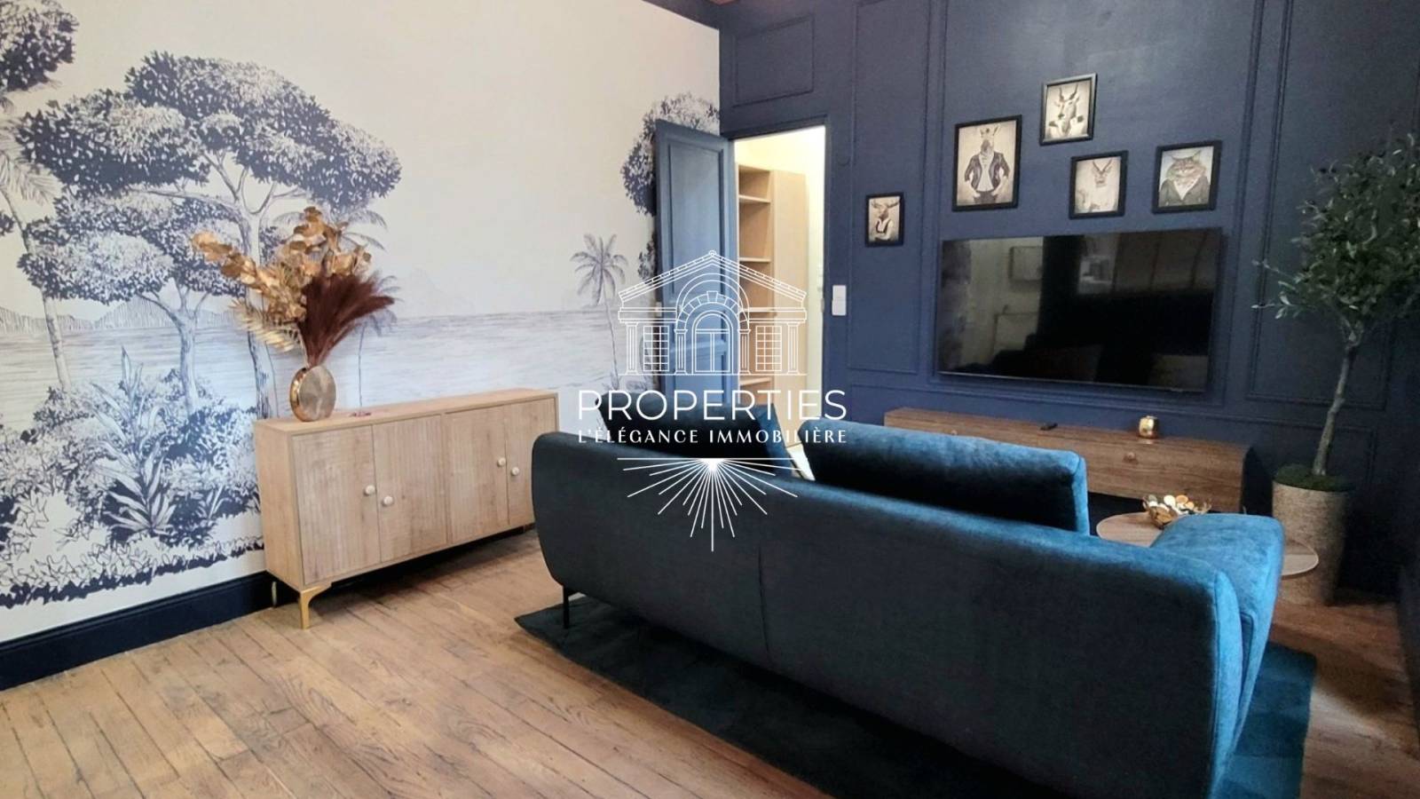 Appartement T2 rénové à Hyères dans maison de maître avec cave, charme, faibles charges et commodités à pied