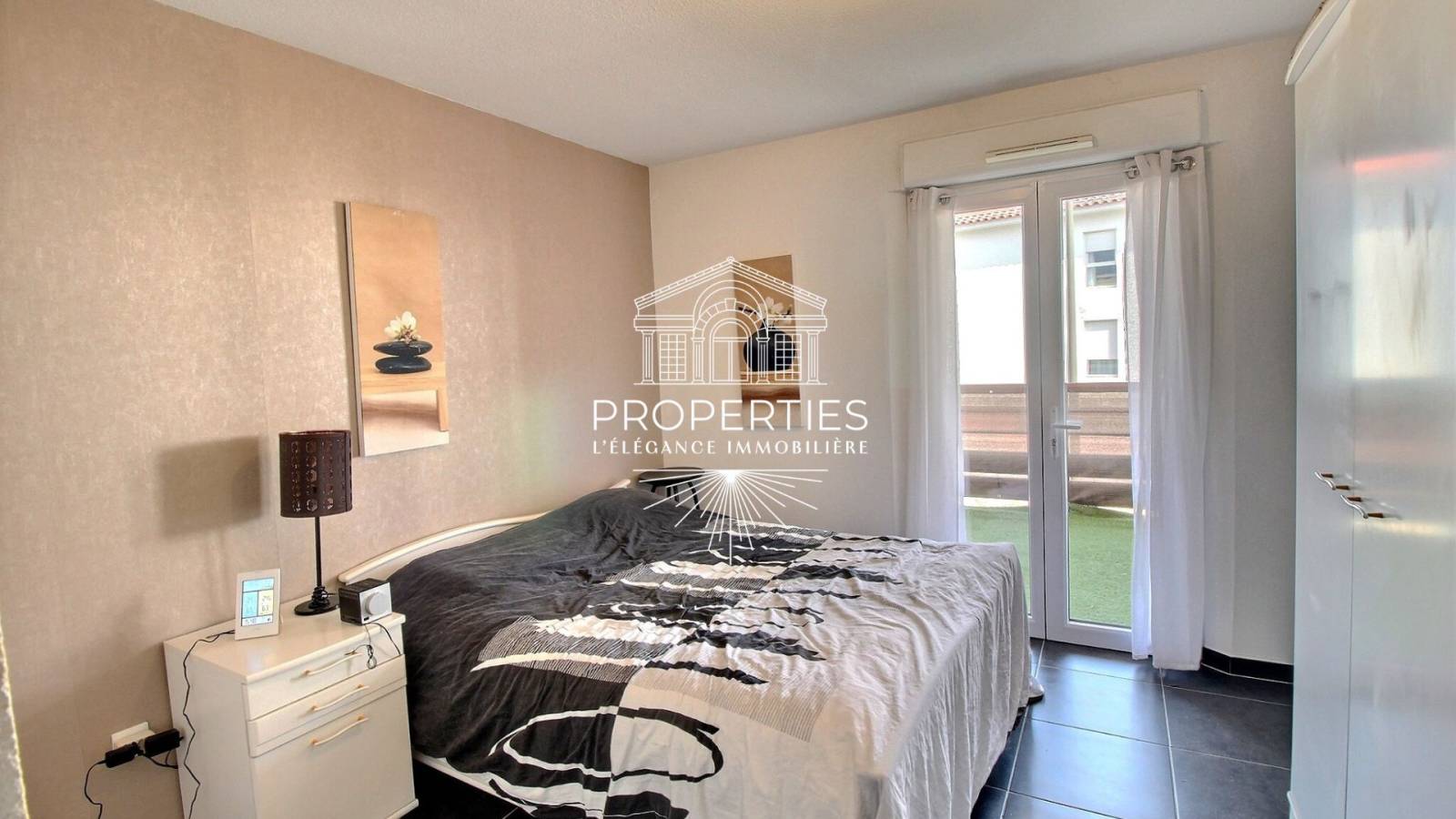 A vendre T2 avec parking privé et ascenseur ainsi qu'une terrasse sur Cuers 