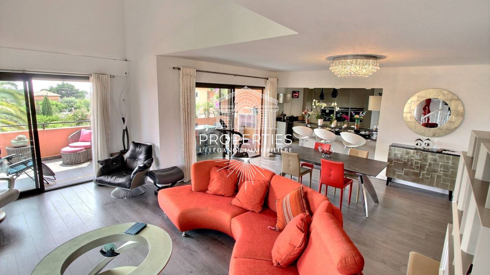 DISPONIBLE A L'ACHAT GRAND APPARTEMENT CLIMATISE AVEC ASCENSEUR A CARQUEIRANNE