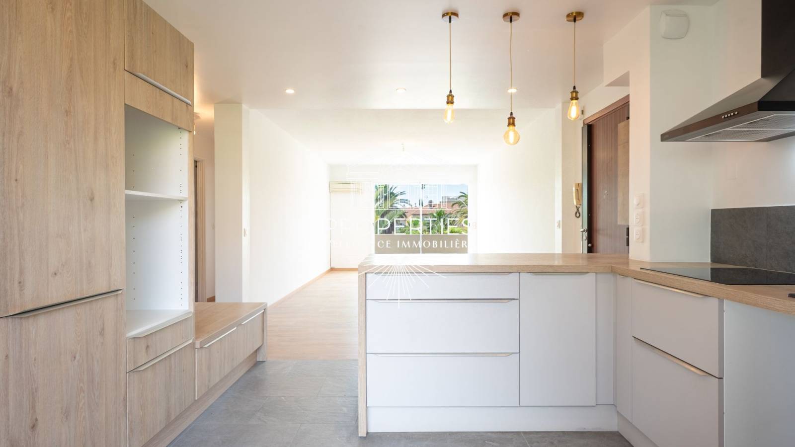 Apparttement T3 rénové avec grande pièce de vie sur Hyères 83 