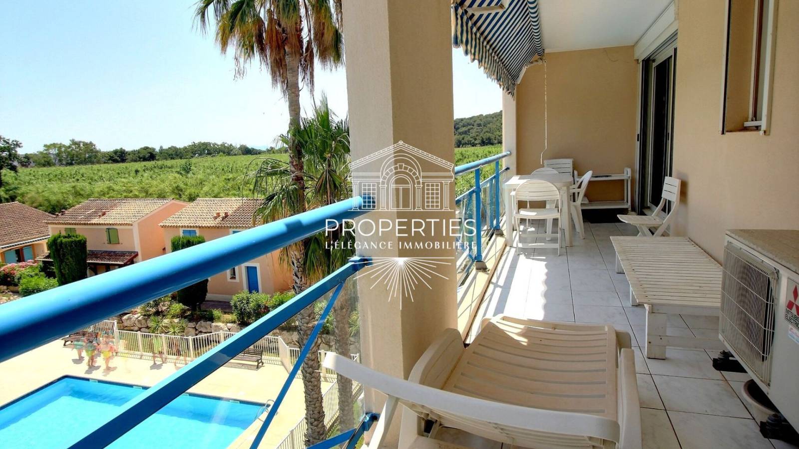 Appartement vue mer avec terrasse et parking au Lavandou