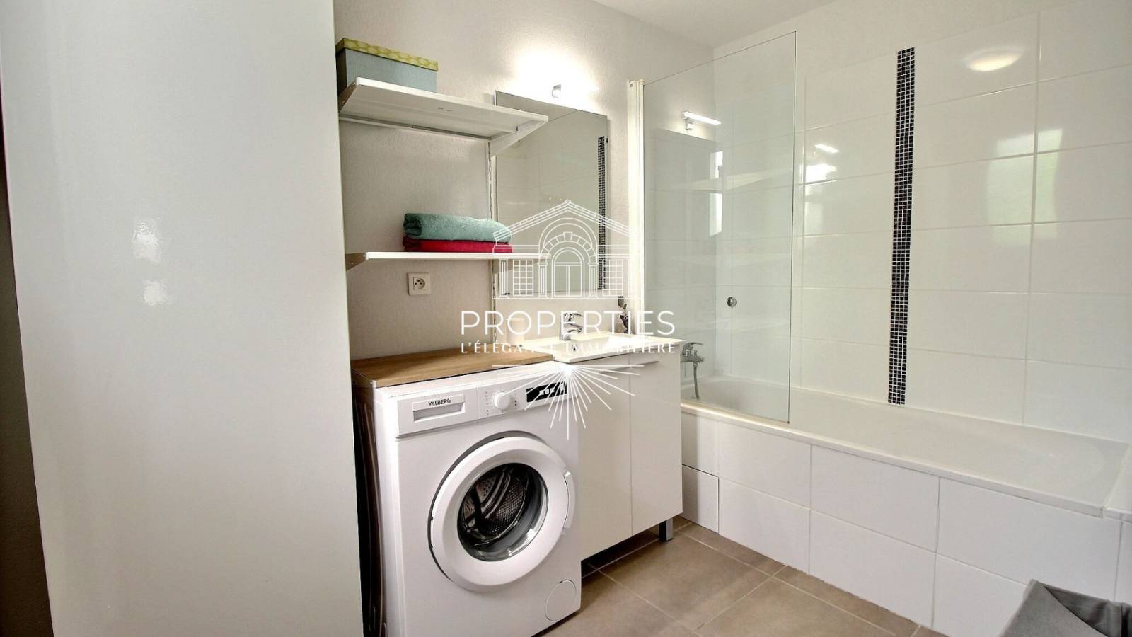 T2 rénové en rez-de-jardin dans une résidence bien placée et recherchée sur Carqueiranne