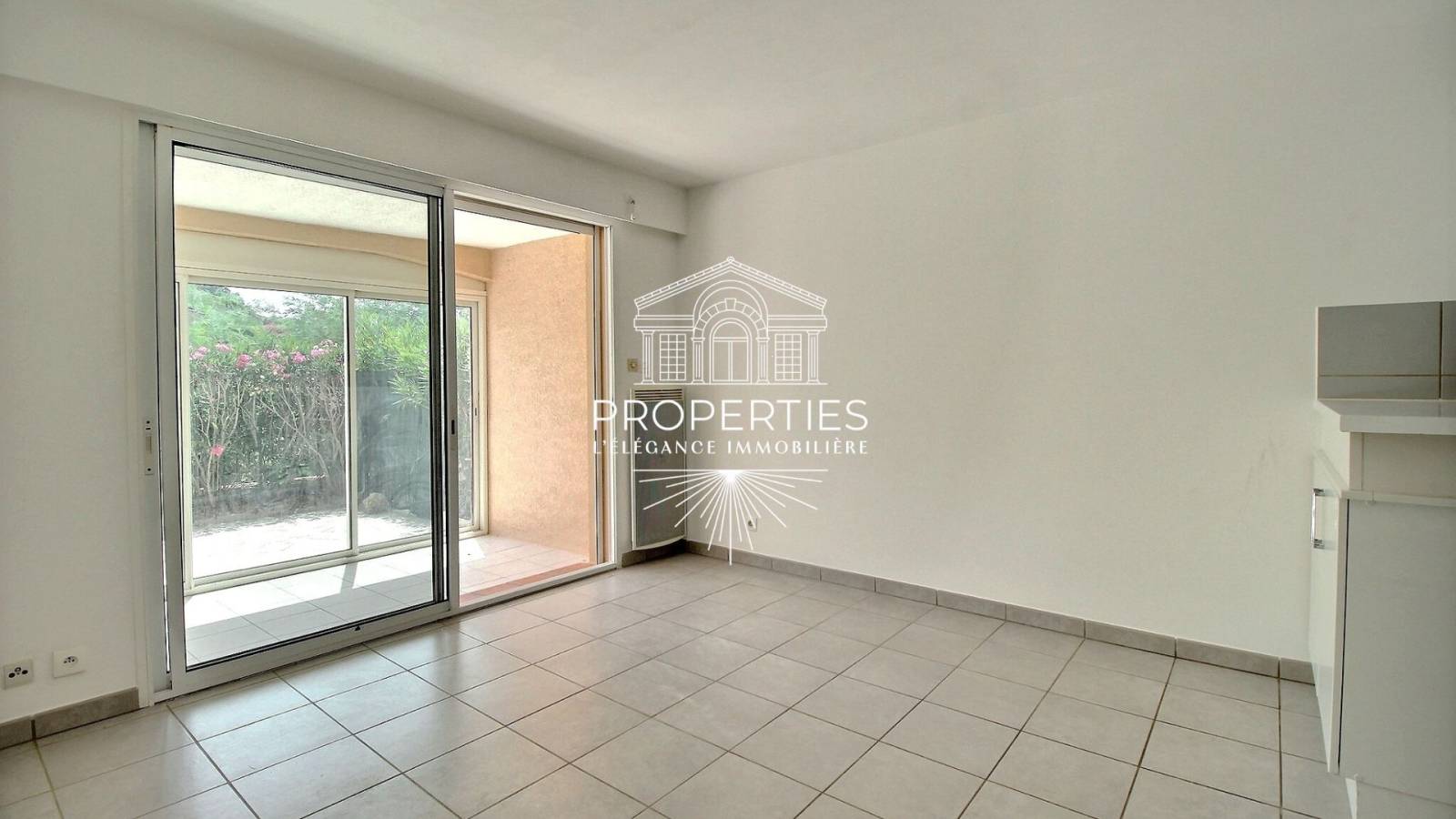 A vendre sur Bormes un appartement T3 avec piscine 
