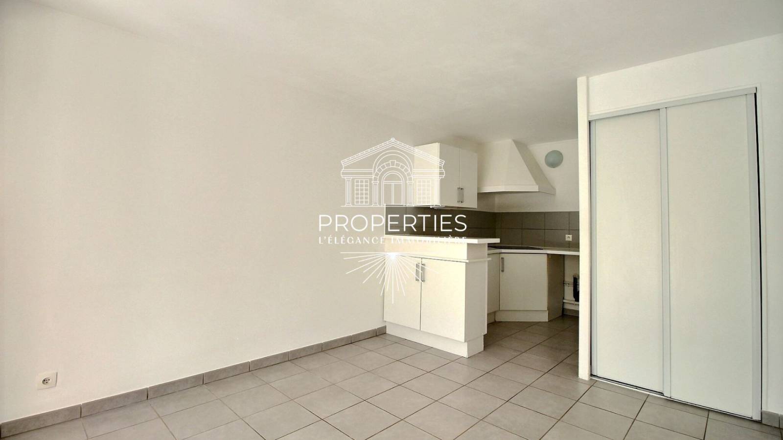 A vendre T3 avec grande loggia et jardin privatif a Bormes-les-Mimosas 