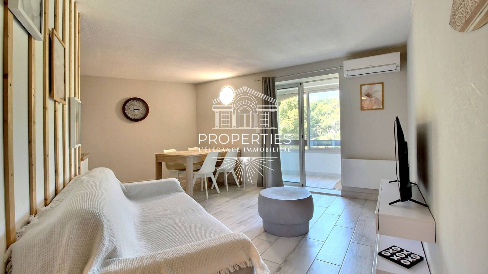 Avendre T2 sur la Favière , rénové, avec gout, loggia, VAR BORMES LES MIMOSAS