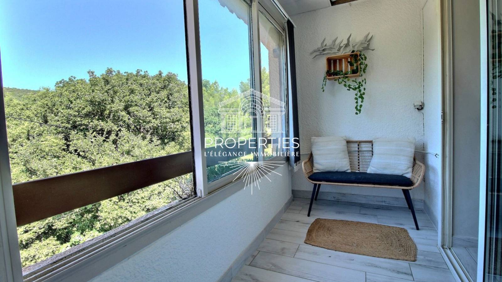 Appartement T2 à vendre aucun frais à prévoir sur BORMES LES MIMOSAS 
