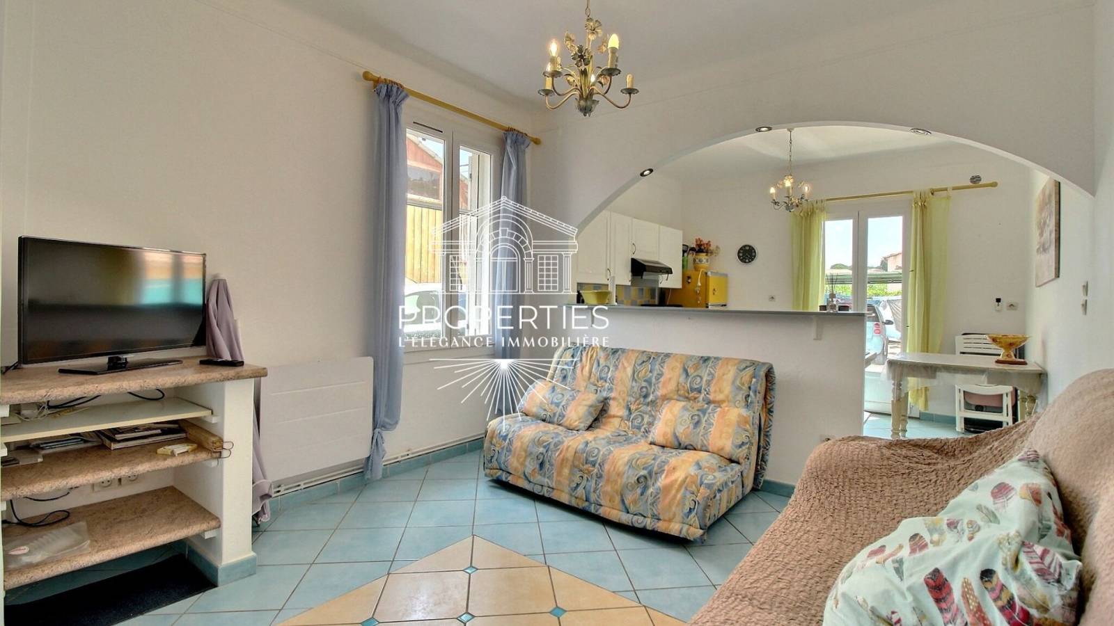 À vendre maison avec 3 logements indépendants à pied de la plage de Saint-Clair au Lavandou