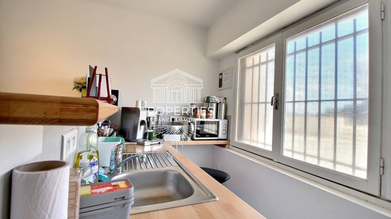 Boutique lumineuse et climatisée à vendre au Lavandou, secteur recherché