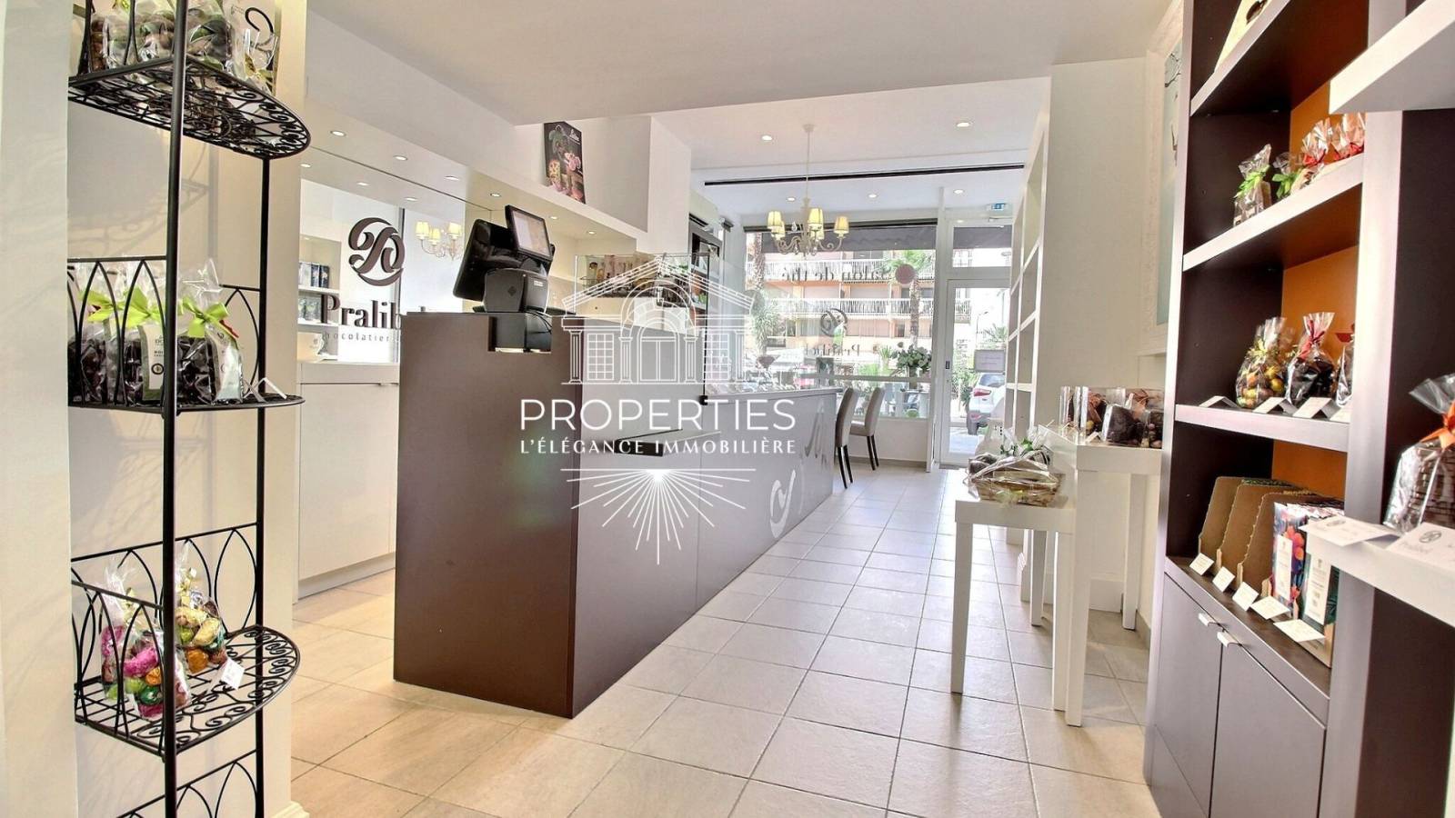 Fonds de commerce boutique à vendre au Lavandou, produits haut de gamme et clientèle fidèle