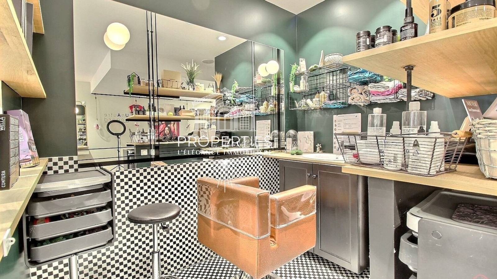 Salon de coiffure à céder au Lavandou emplacement premium et clientèle fidèle