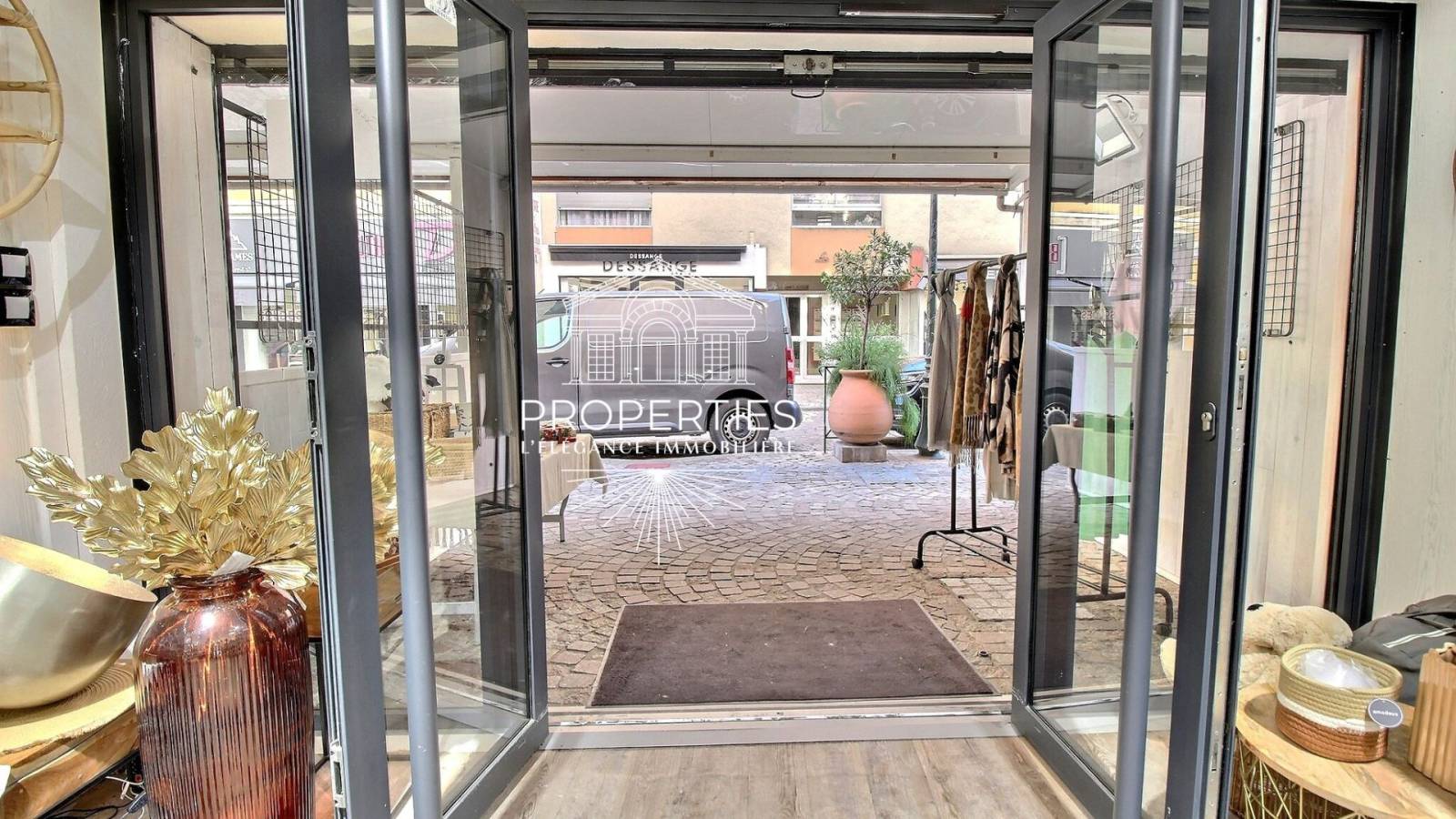 À céder fonds de commerce dans une zone à fort passage au Lavandou