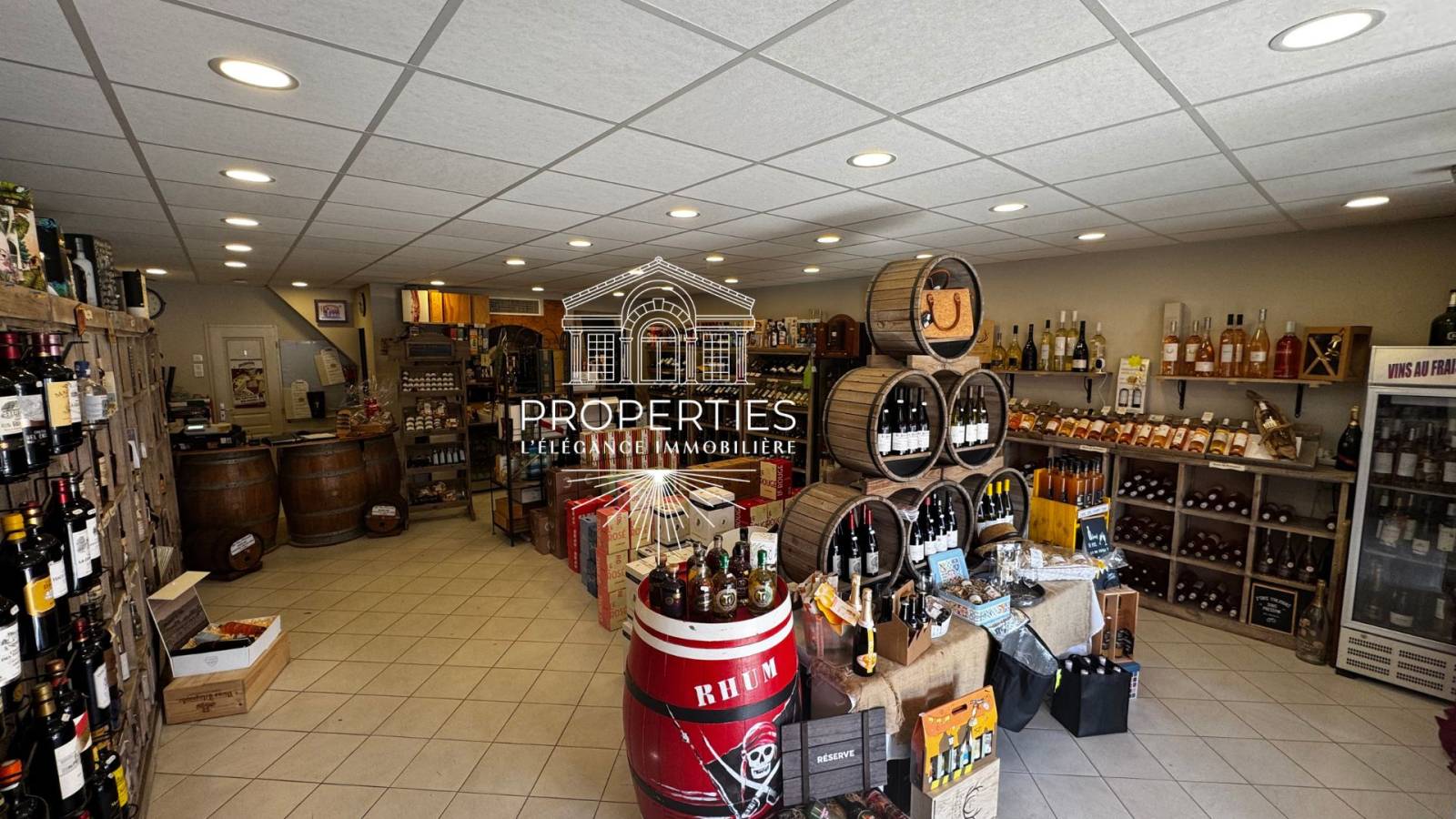 À vendre dans le Var , cave à vin avec fonds de commerce, belle visibilité et fort potentiel