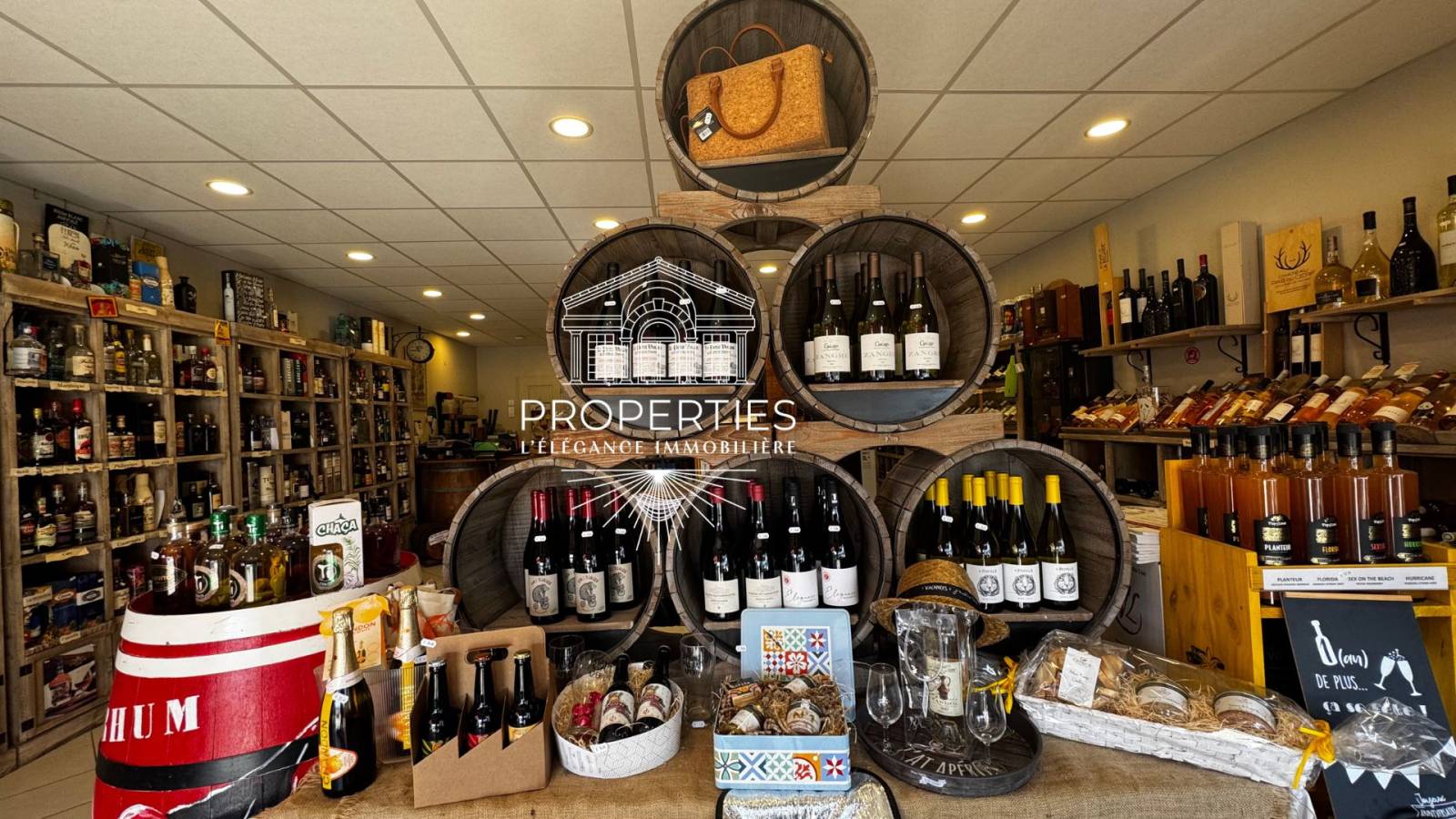 À céder : fonds de commerce cave à vins au cœur du Var, stationnement facile et belle opportunité
