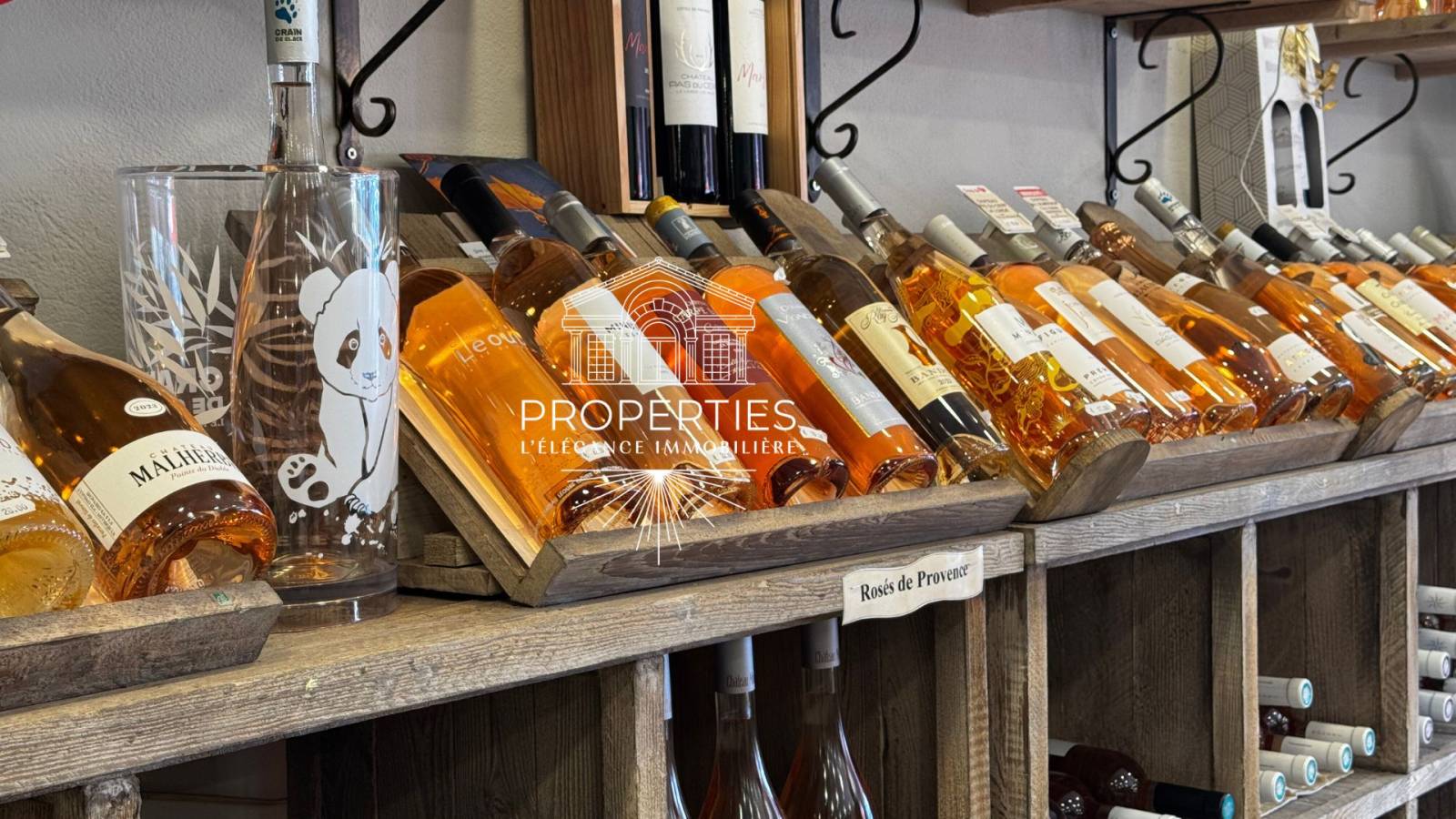 Cave à vins à Bormes-les-Mimosas ,fonds de commerce à vendre avec parking et clientèle établie