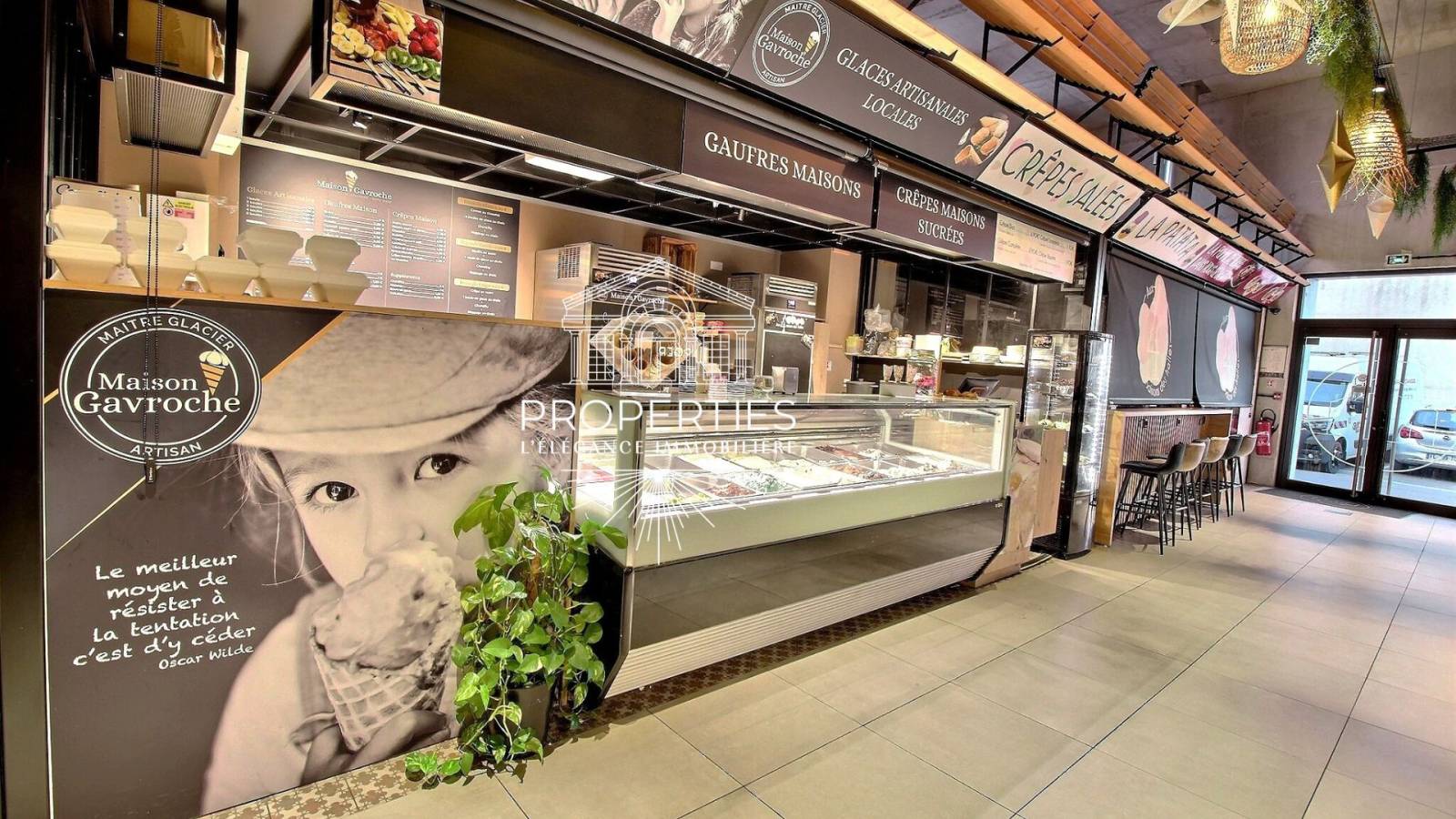À vendre à La Crau/La Moutonne : droit au bail d’un stand Halles Milona, équipé pour glacier, crêperie, primeur ou autre activité compatible