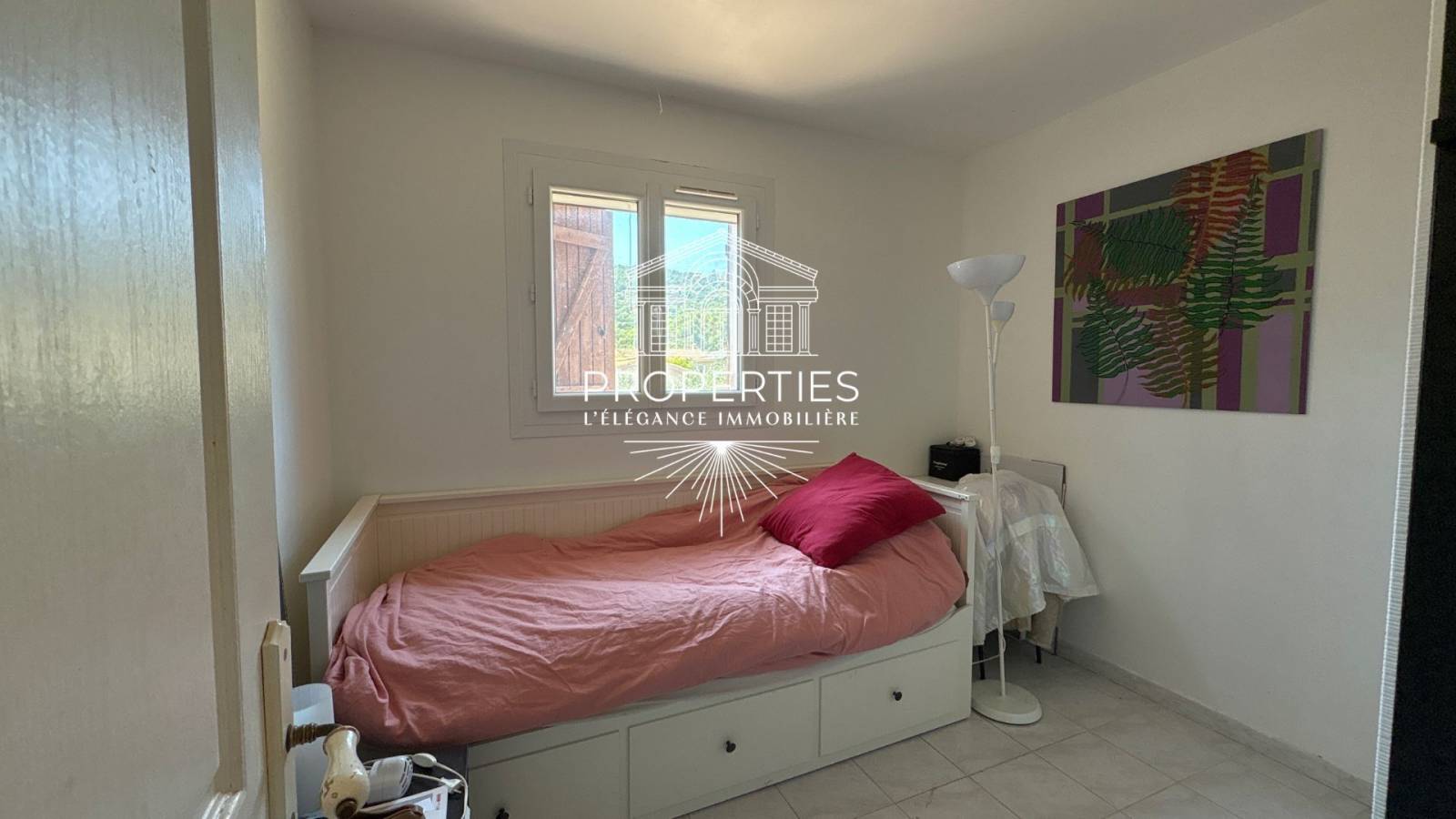 À vendre à Hyères grande maison familiale avec jardin arboré, atelier et véranda lumineuse