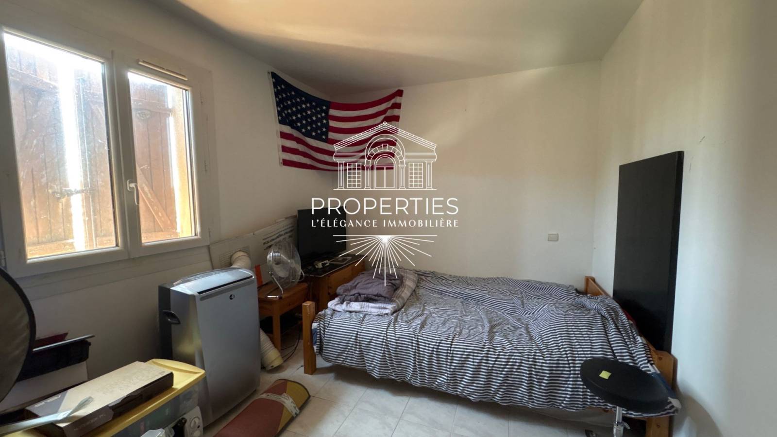 À vendre à Hyères maison conviviale et spacieuse avec 4 chambres, atelier et espace extérieur