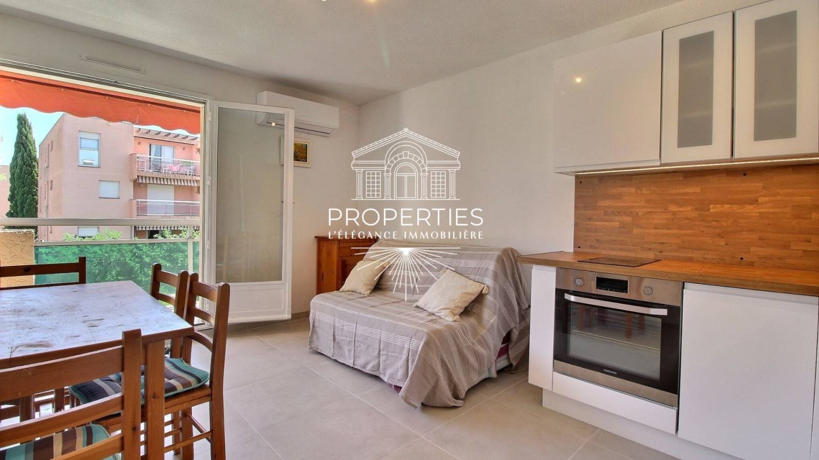 Appartement à vendre à La Favière Bormes-les-Mimosas avec terrasse, parking et proche des plages