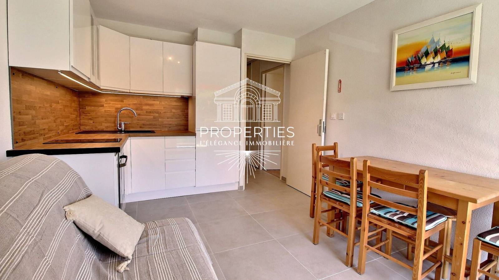 À vendre appartement T2 cabine rénové avec balcon et parking à Bormes-les-Mimosas La Favière