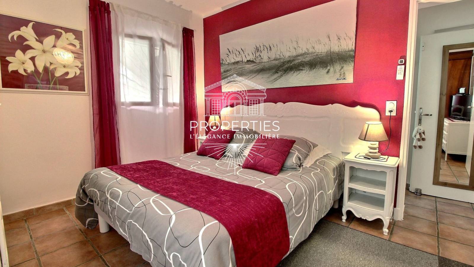 Maison de prestige à vendre à Bormes-les-Mimosas : piscine, studio et prestations haut de gamme