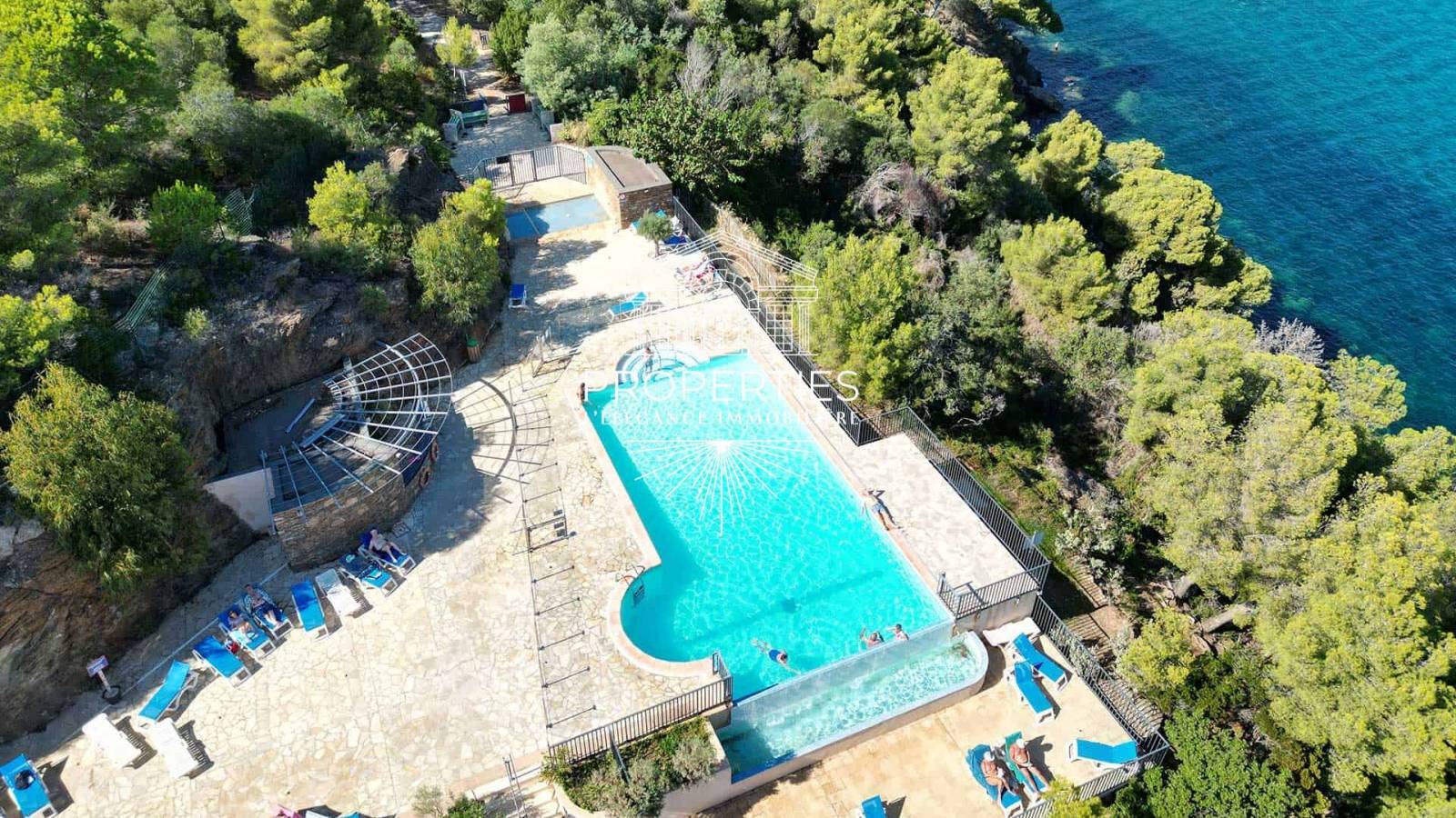 A la vente, appartement T2 avec piscine et vue mer au Lavandou