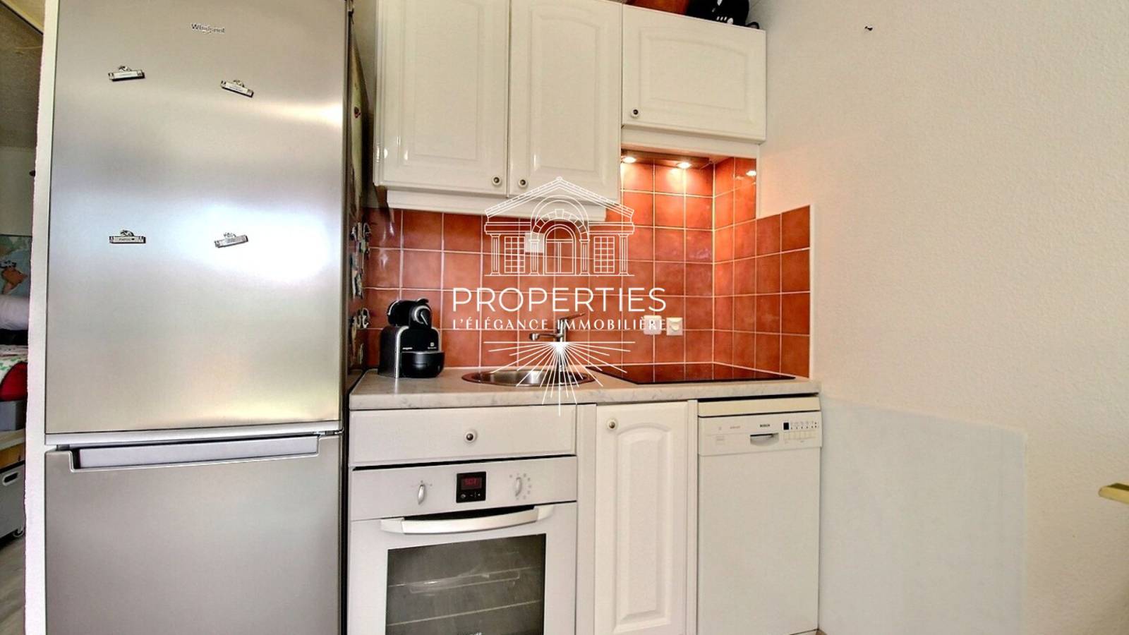 Charmant appartement T2 avec balcon, jardin de copropriété et garage en sous-sol à Bormes-les-Mimosas